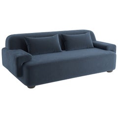 Popus Editions Sofá Lena 4 plazas tapizado en terciopelo azul Como