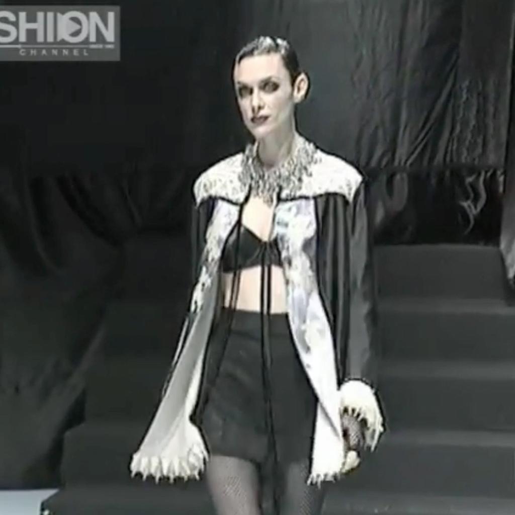 POPY MORENI FW94 laced up lilac/ Black blouse with lace and ringstones and velve 12