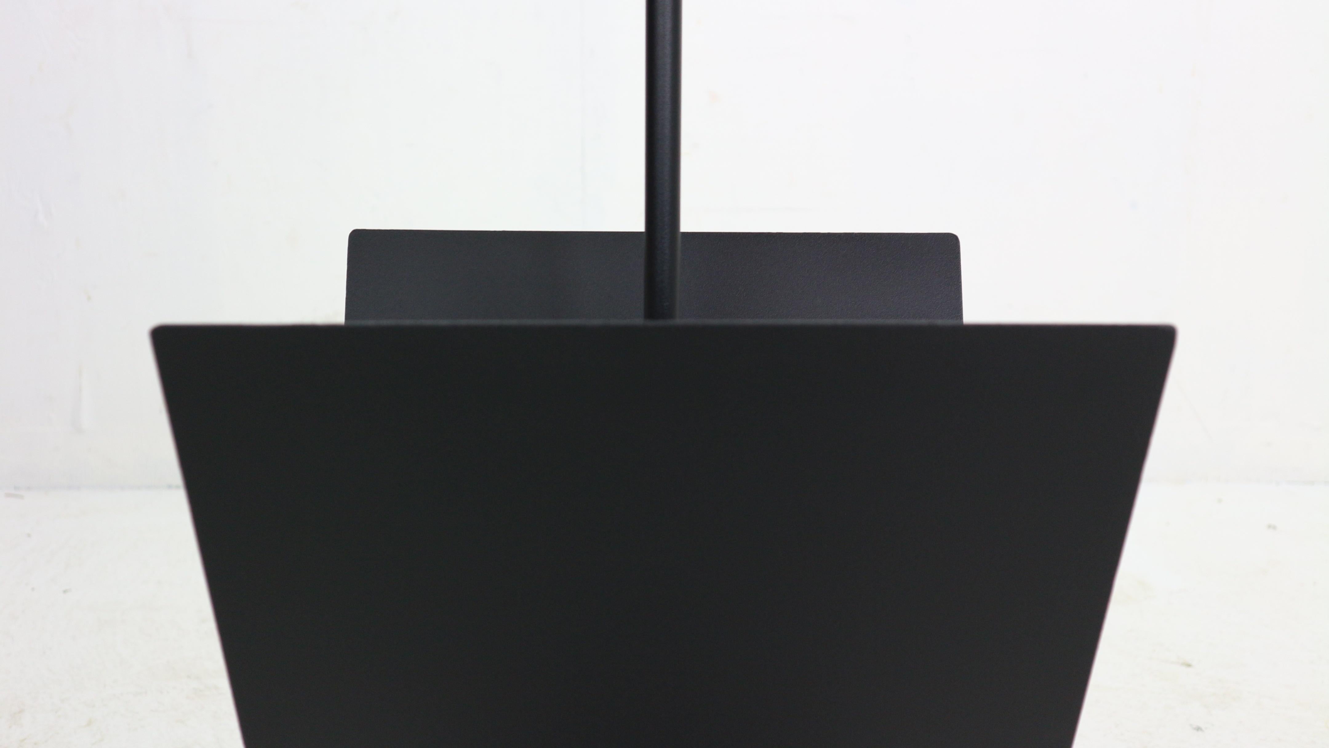 Porada Arredi Black Metal Minimalistic Magazinine Rack, 1980's, Italy For Sale 4