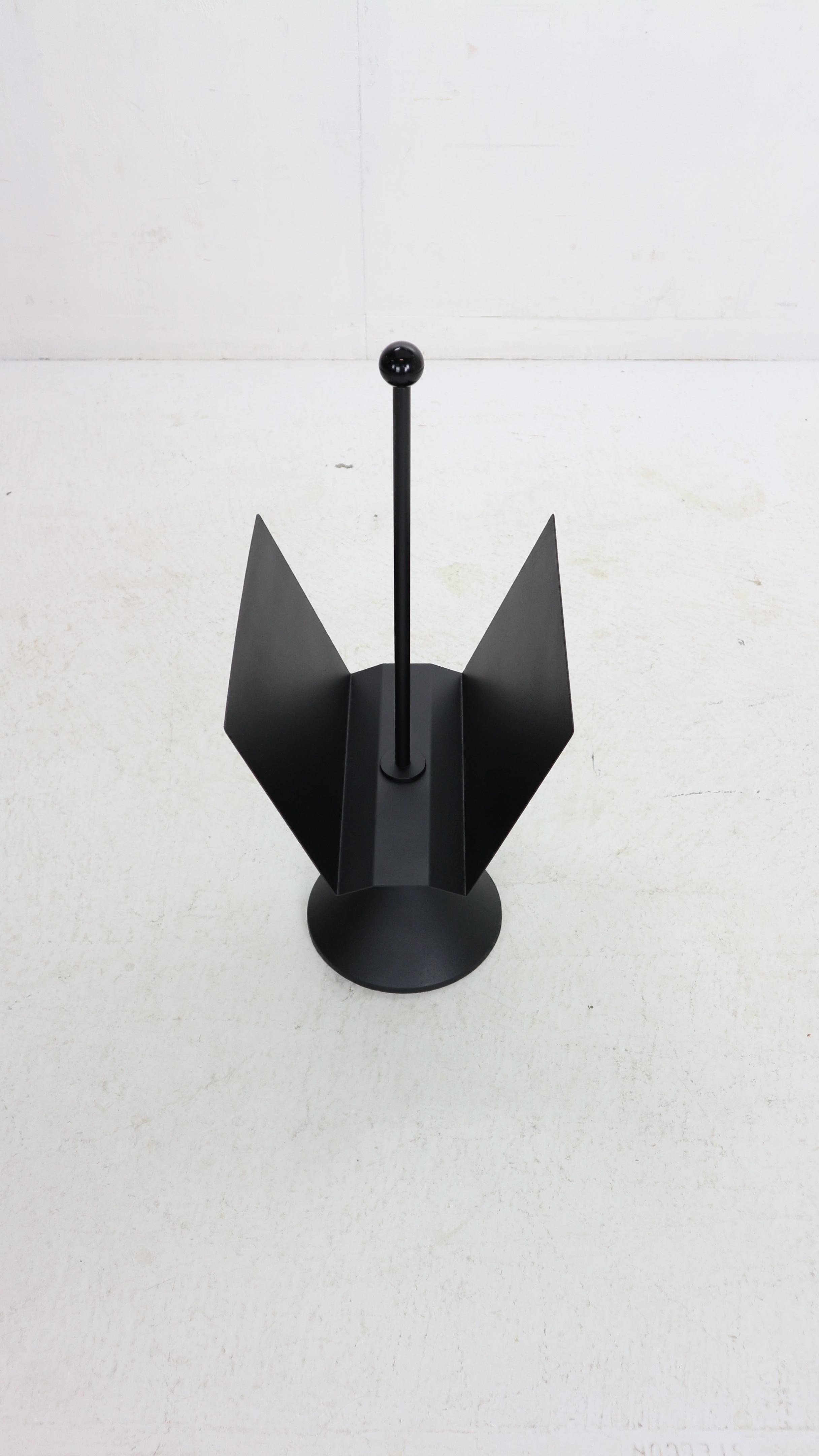 Late 20th Century Porada Arredi Black Metal Minimalistic Magazinine Rack, 1980's, Italy For Sale