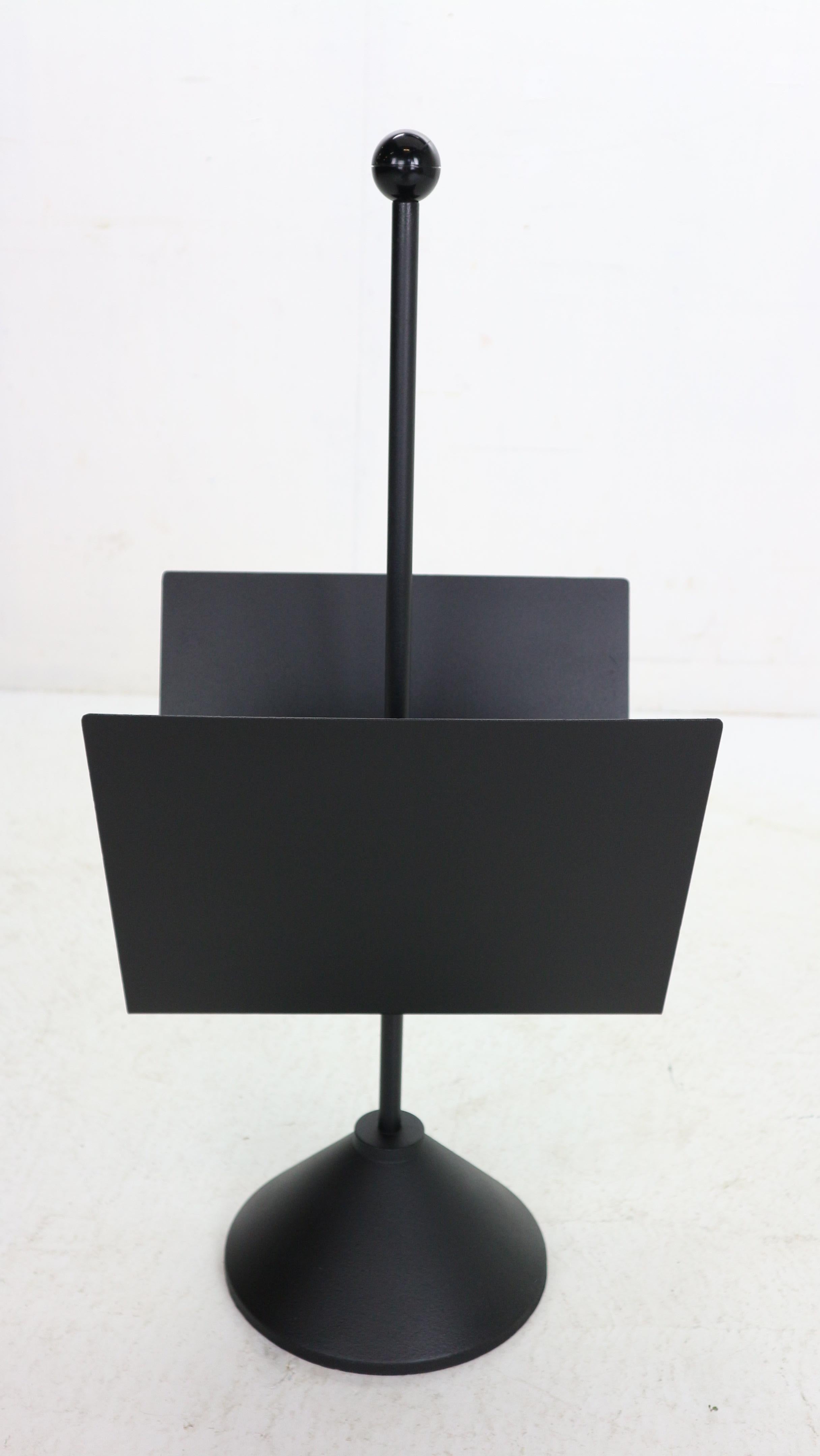 Porada Arredi Black Metal Minimalistic Magazinine Rack, 1980's, Italy For Sale 1