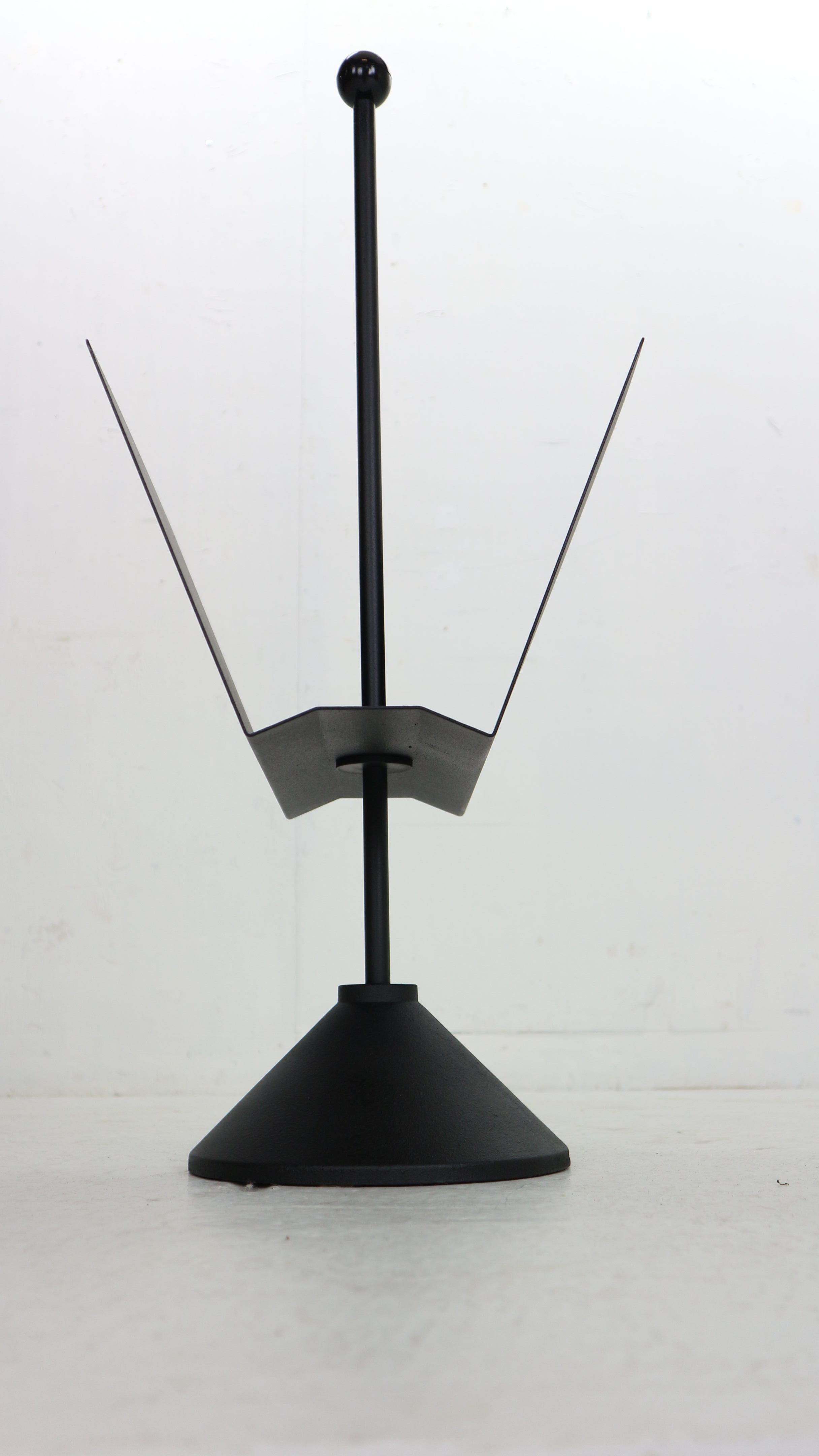 Porada Arredi Black Metal Minimalistic Magazinine Rack, 1980's, Italy For Sale 3