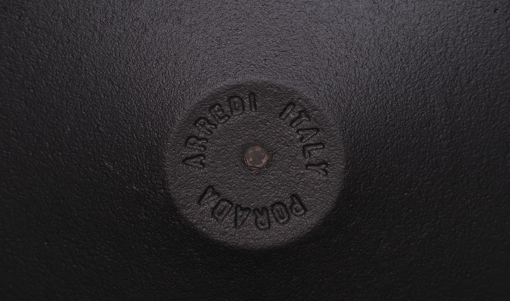 Fin du 20e siècle Table d'appoint ronde noire Porada Arredi  1980 Italie  en vente