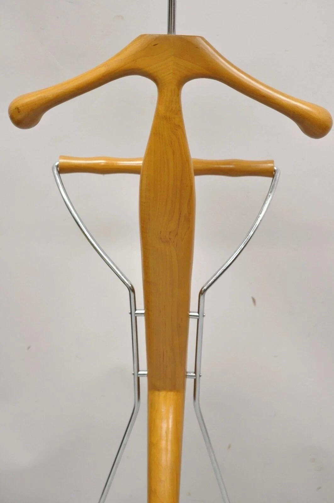Porada Italienisch Post Modern Geschnitzte Walnuss Holz und Chrom Kleidung Anzug Valet im Angebot 4