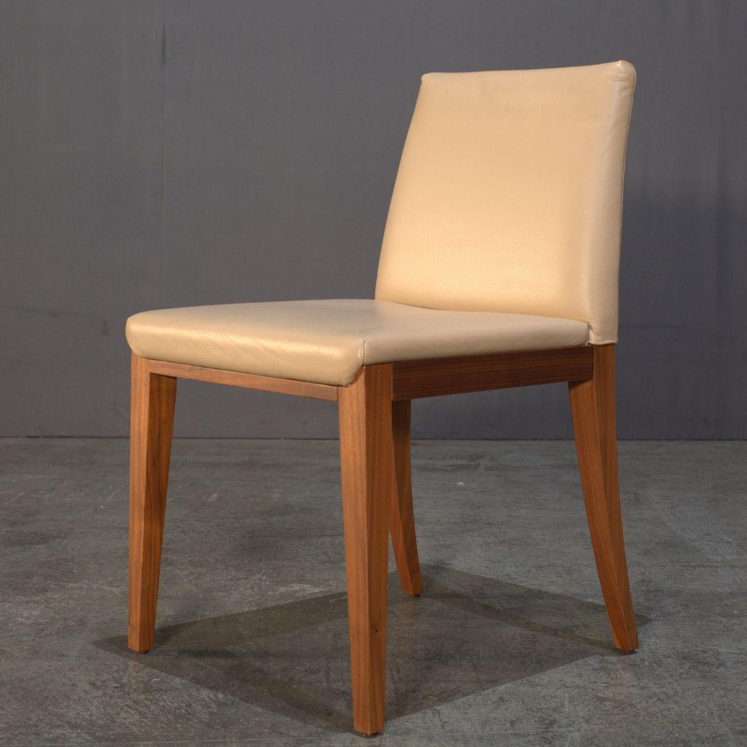 Moderne Porada Tama Leather Dining Chair en vente