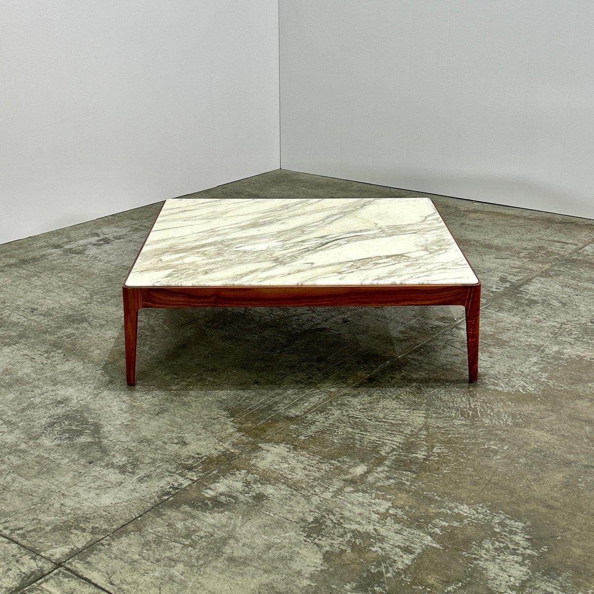Mesa baja Porada Ziggy de C. Ballabio Siglo XXI y contemporáneo