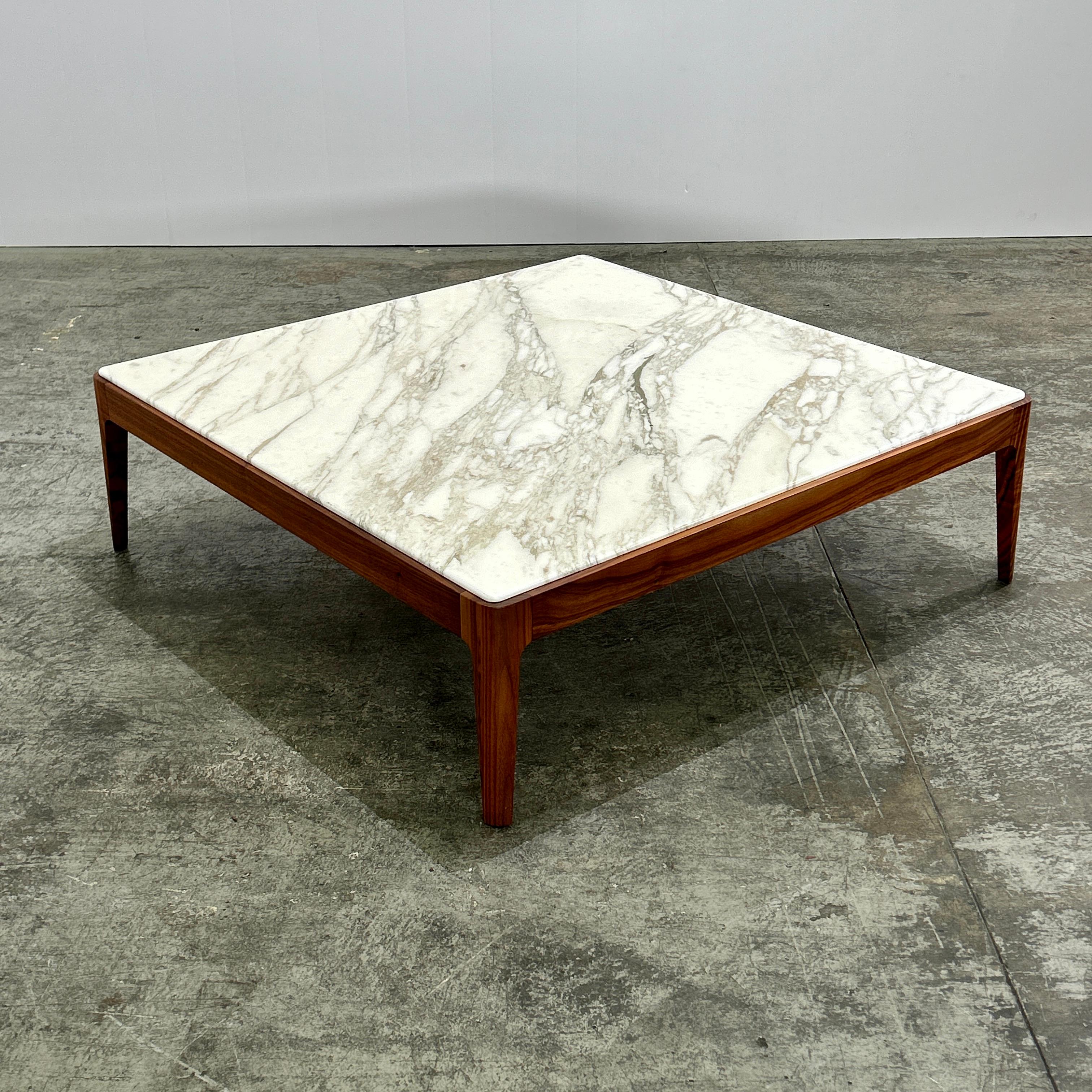 Mesa baja Porada Ziggy de C. Ballabio Mármol