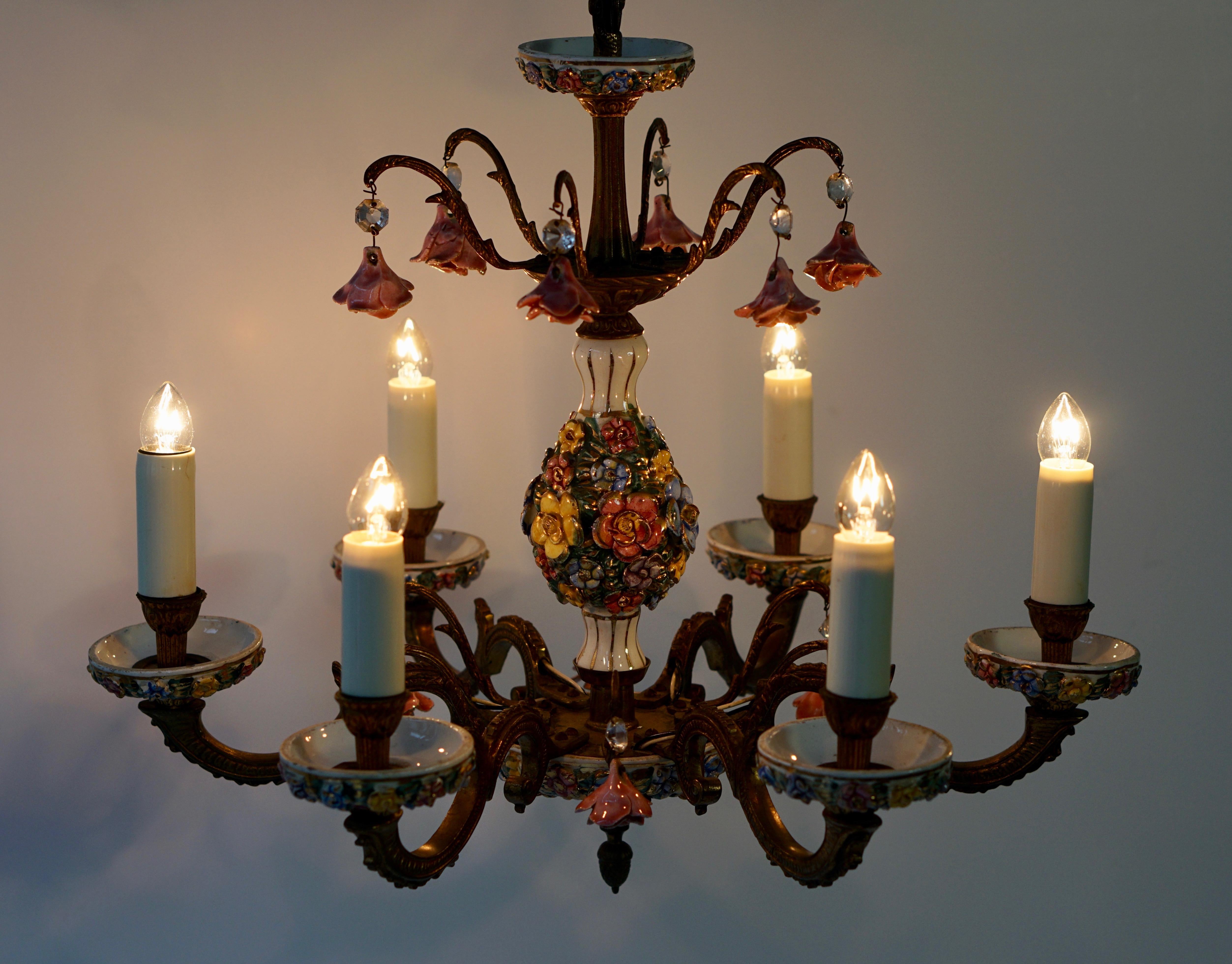 Porcelain and Brass 6-Light Chandelier with Flower Decoration In Good Condition In Antwerp, BE