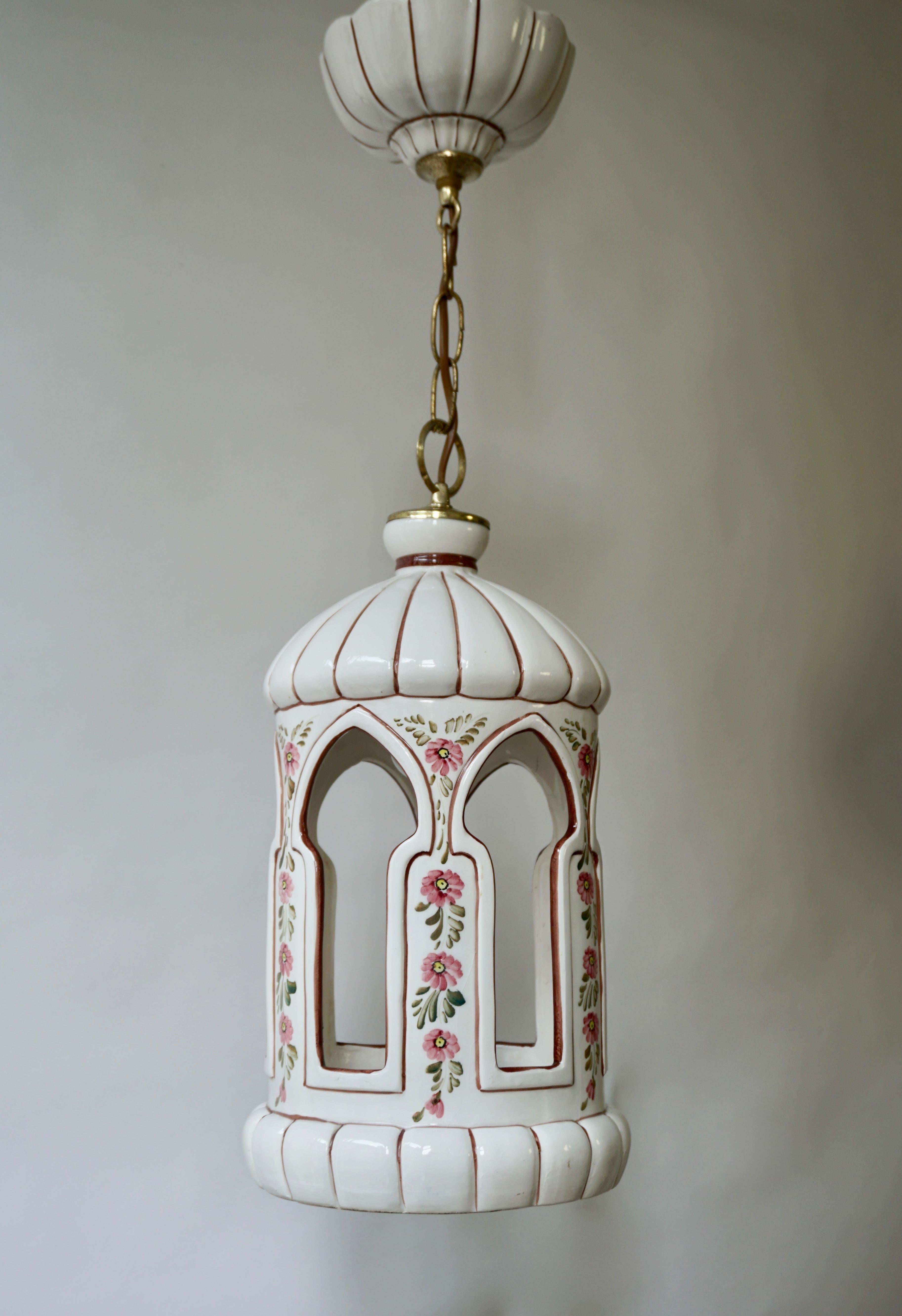 Italian porcelain lantern or pendant light in brass and porcelain painted with flowers.
Height fixture 40 cm.
Diameter 23 cm.
Total height 70 cm.
    