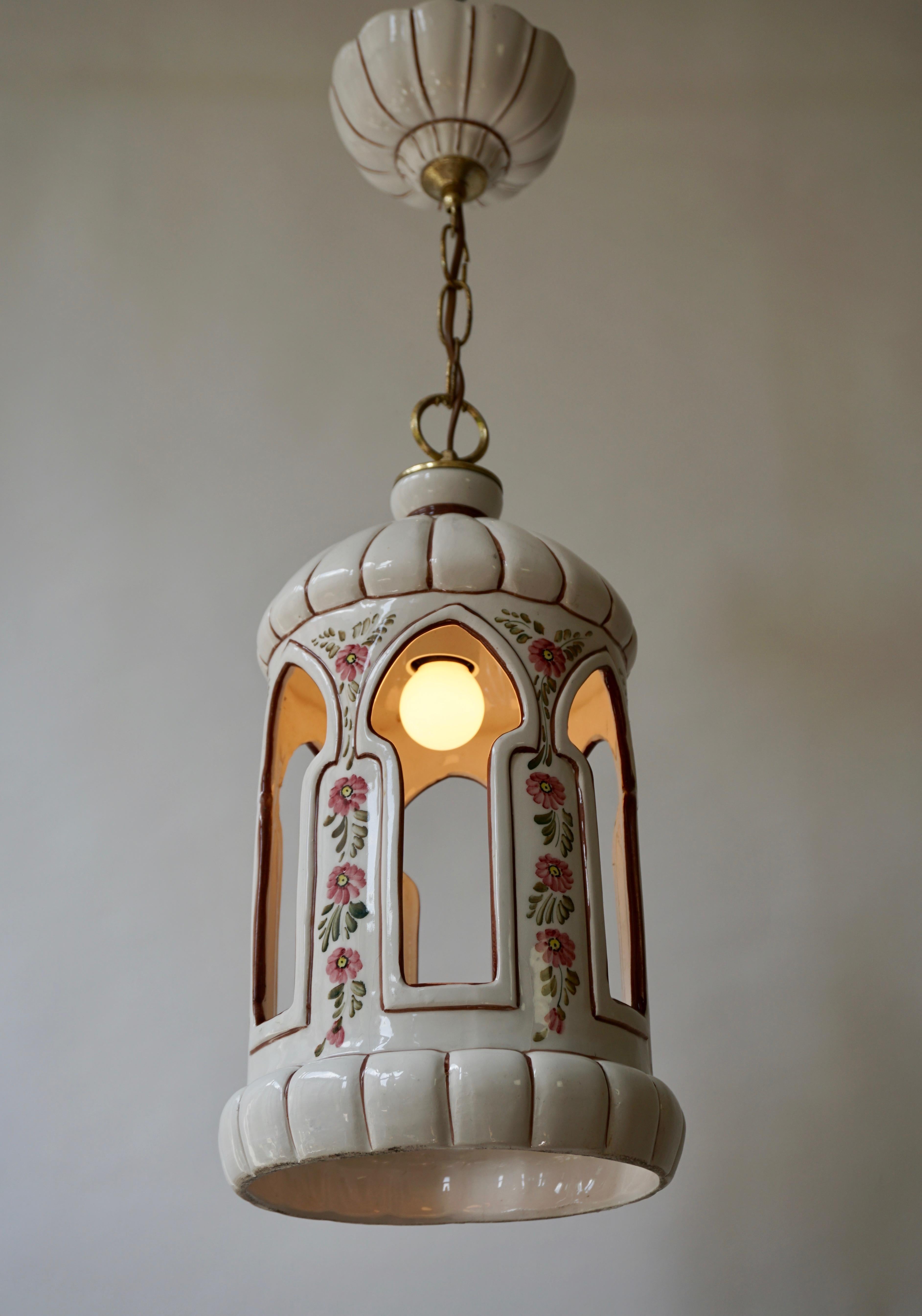 Porcelain and Brass Pendant Light In Good Condition In Antwerp, BE