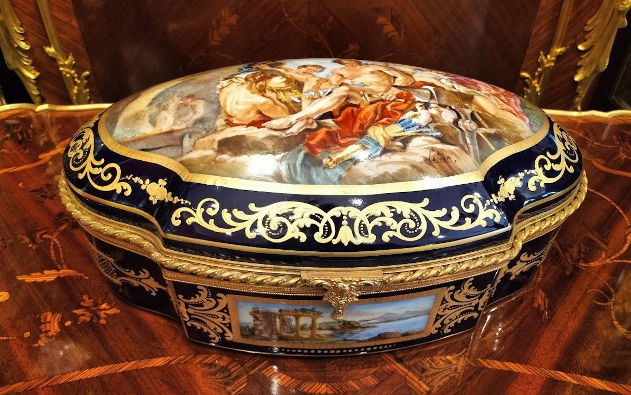French Porcelain and Gilt Bronze Box, 19th Century. For Sale