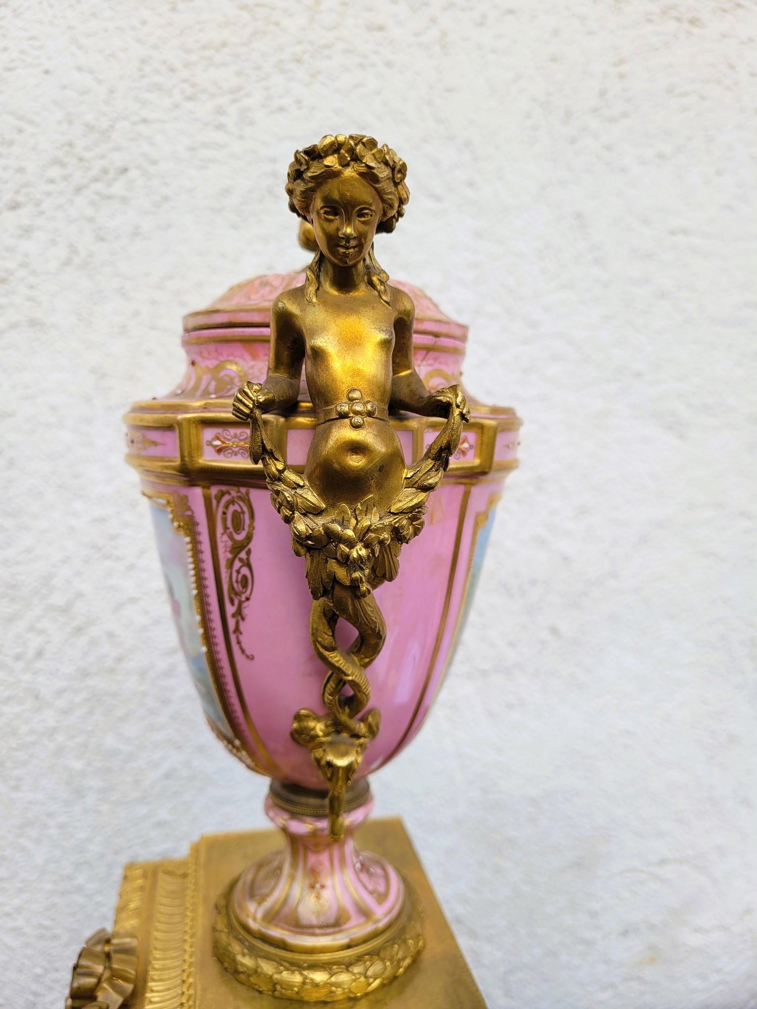 Porcelain And Gilt Bronze Clock, Napoleon III, 19th Century For Sale 6