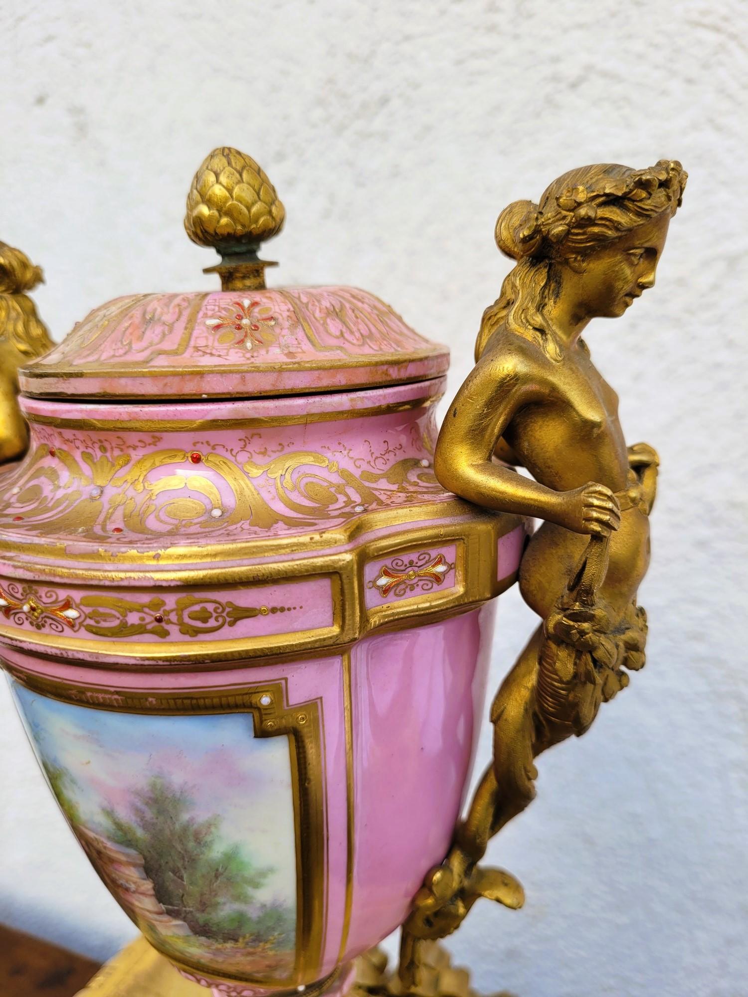 Porcelain And Gilt Bronze Clock, Napoleon III, 19th Century For Sale 9