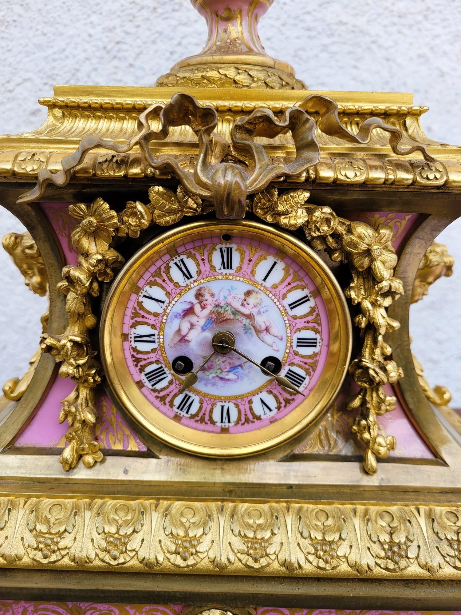 Porcelain And Gilt Bronze Clock, Napoleon III, 19th Century In Good Condition For Sale In MARSEILLE, FR