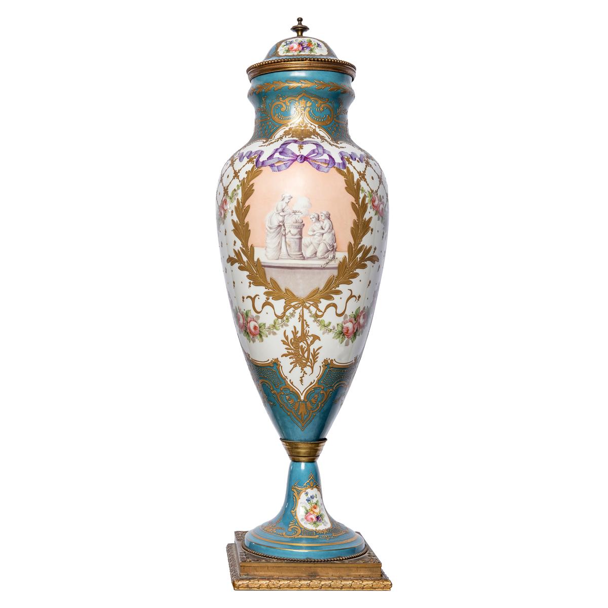 Vase en porcelaine et bronze doré signé Sèvres:: France:: fin du XIXe siècle