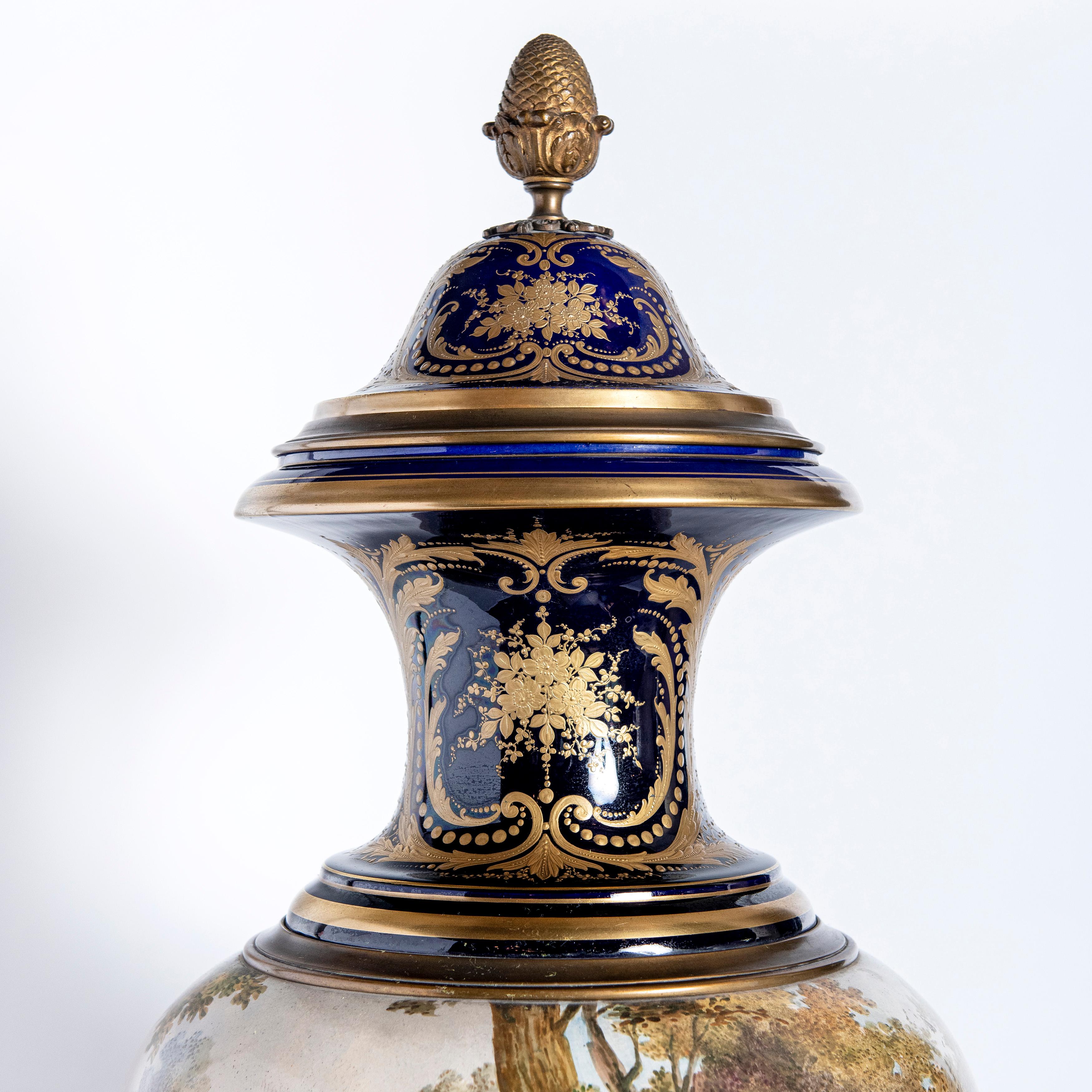 XIXe siècle Vase en porcelaine et bronze doré signé Svres, peint par Collot, France en vente