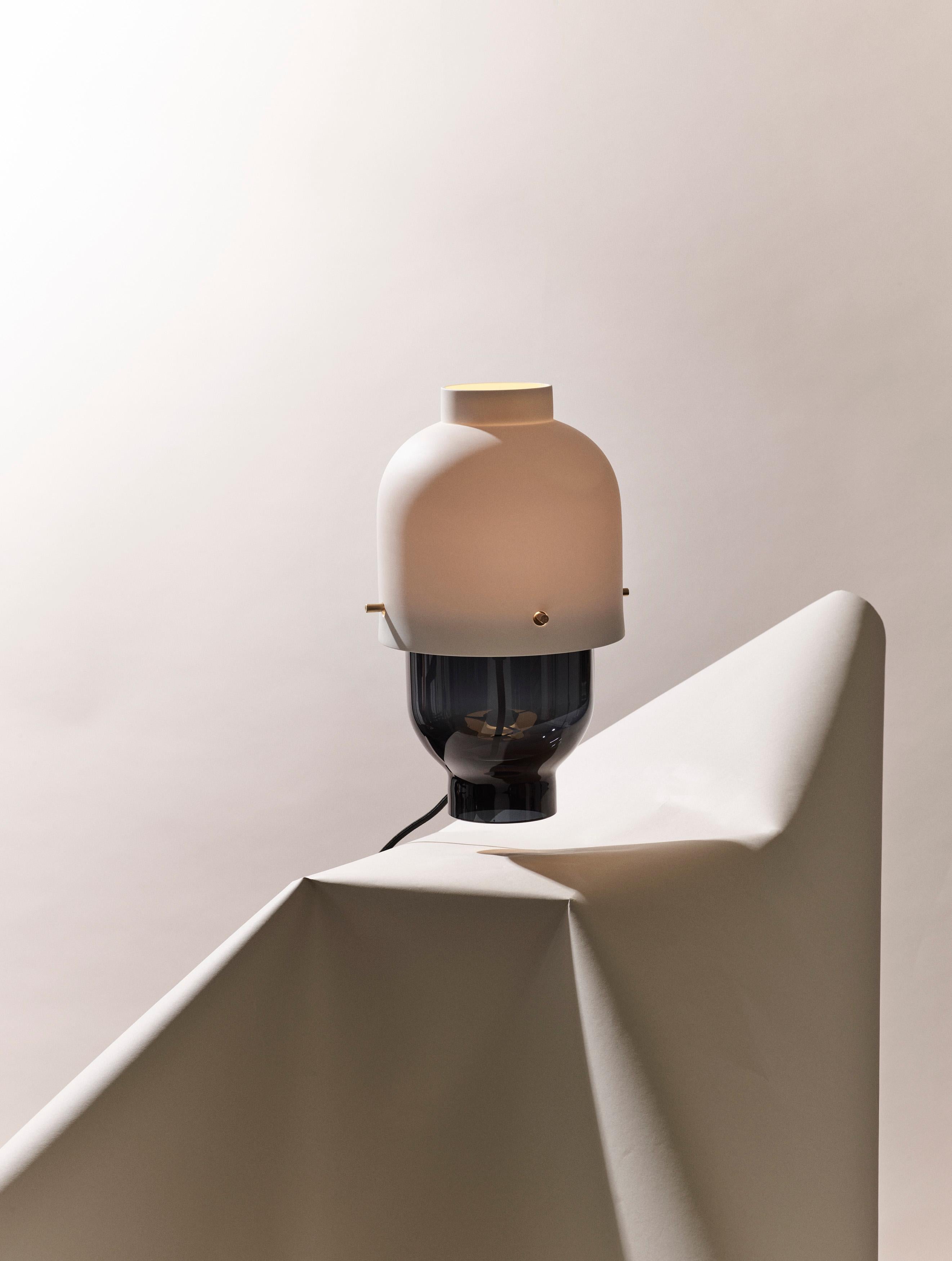 Lampe de table en porcelaine et verre soufflé à la main avec accessoires en laiton et câble textile Neuf - En vente à München, Bavaria
