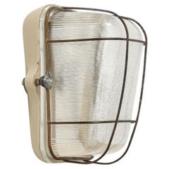 Aplique industrial de porcelana y metal, Checoslovaquia, c. 1950