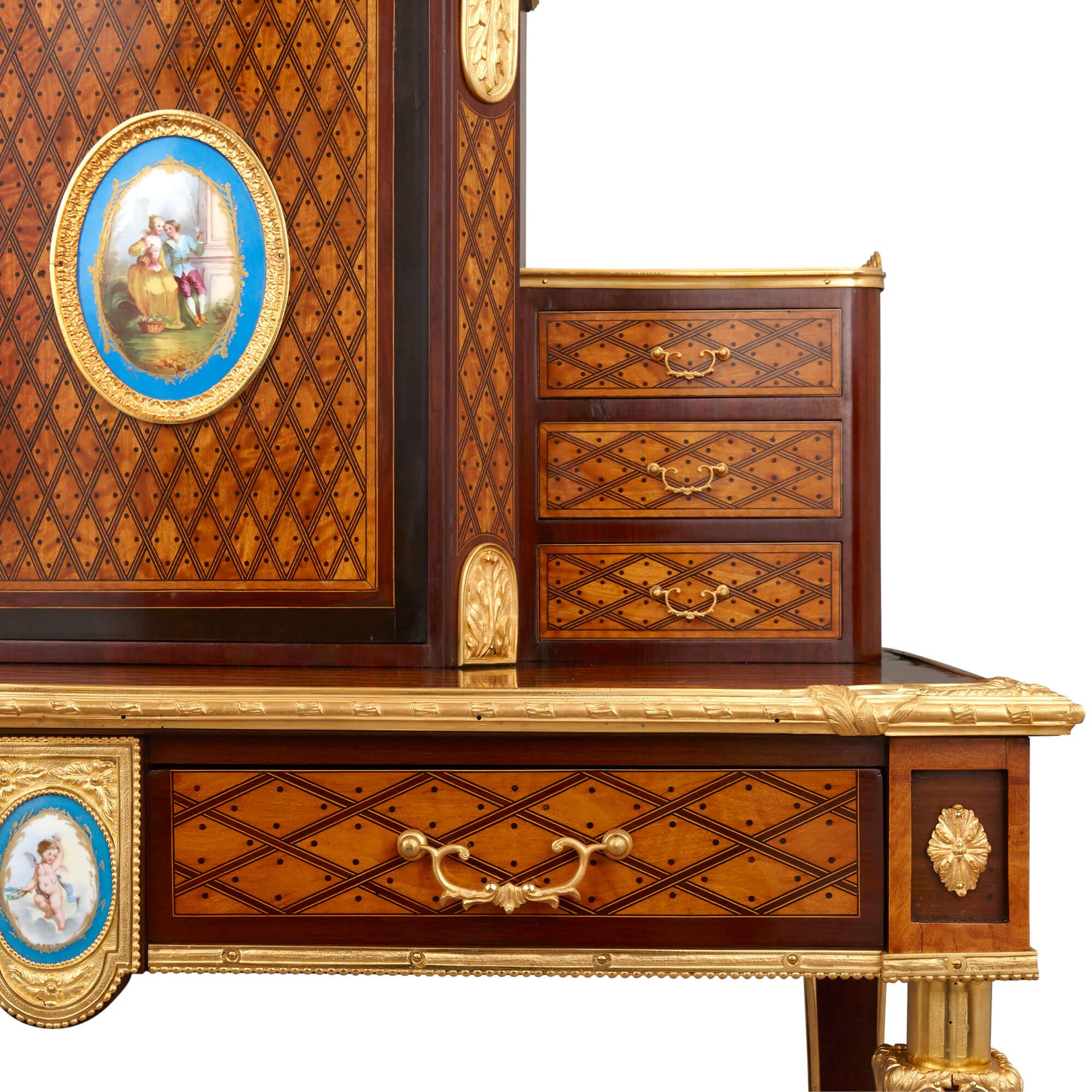 Bonheur Du Jour montado en porcelana y ormolu de Donald Ross Entarimado en venta