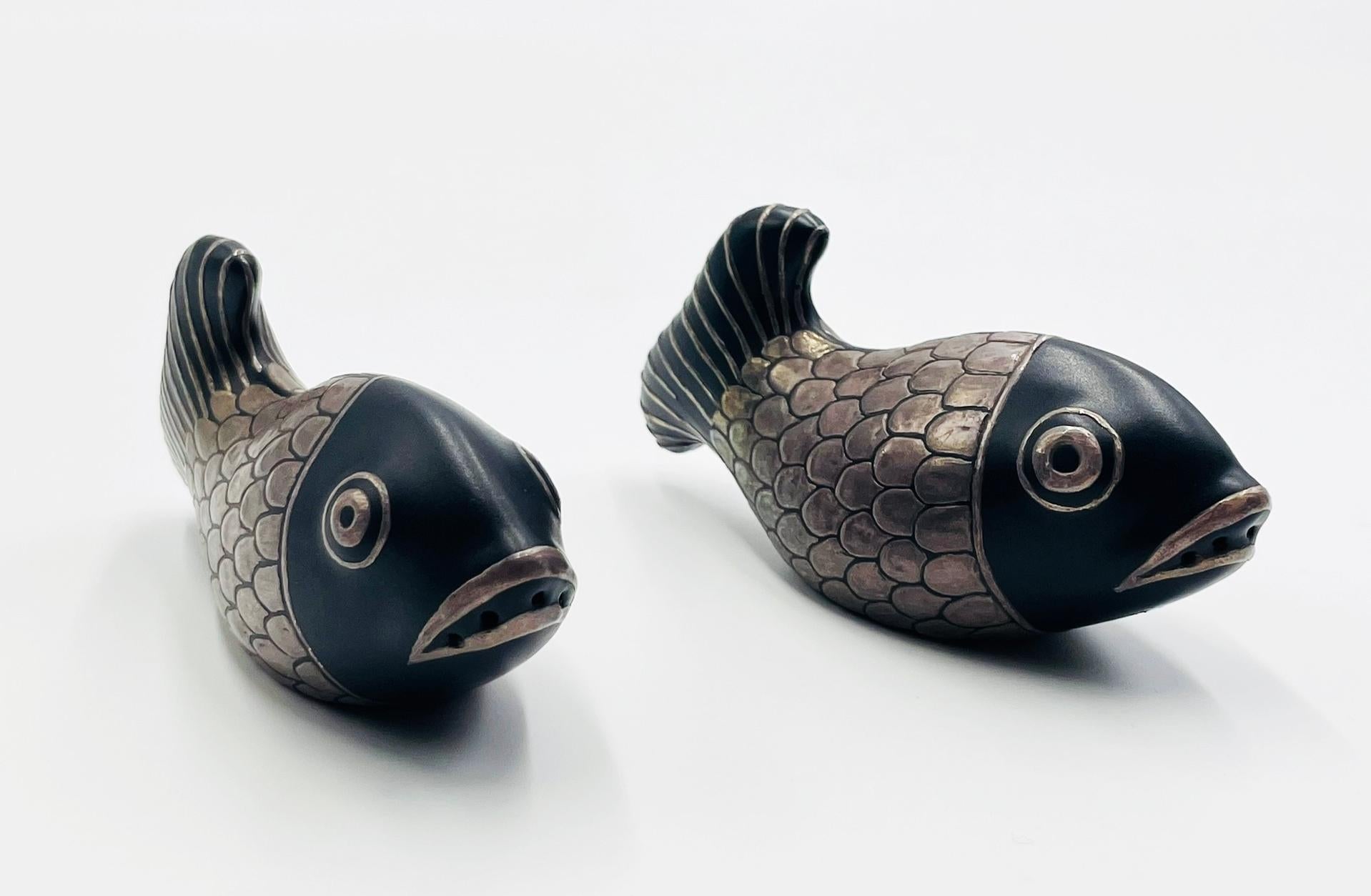 Fatto a mano Shakers in porcellana e argento puro di Emilia Castillo, Messico, 1998 in vendita