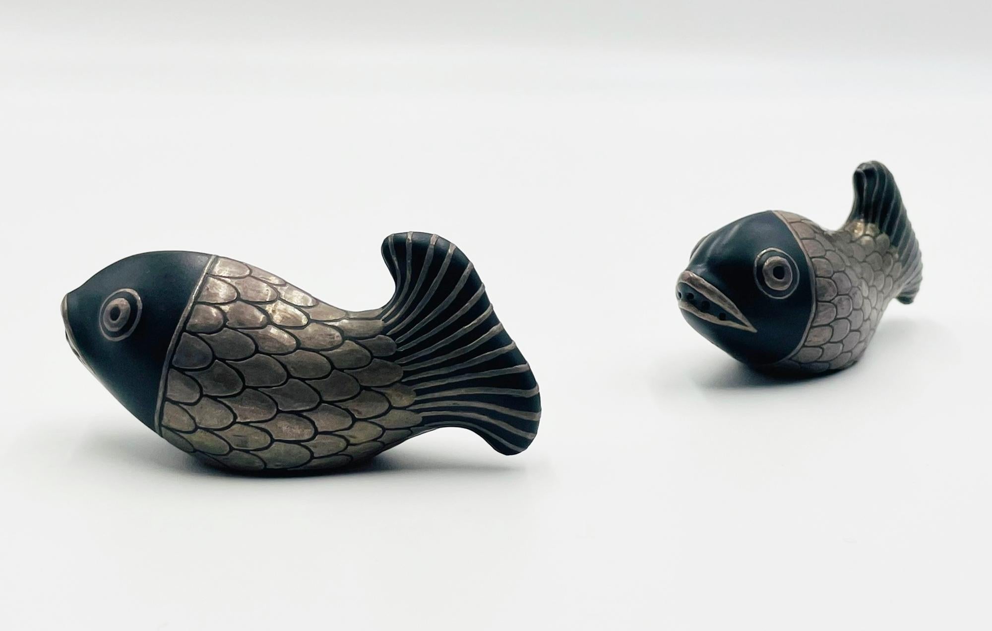 Shakers in porcellana e argento puro di Emilia Castillo, Messico, 1998 In condizioni buone in vendita a Los Angeles, CA