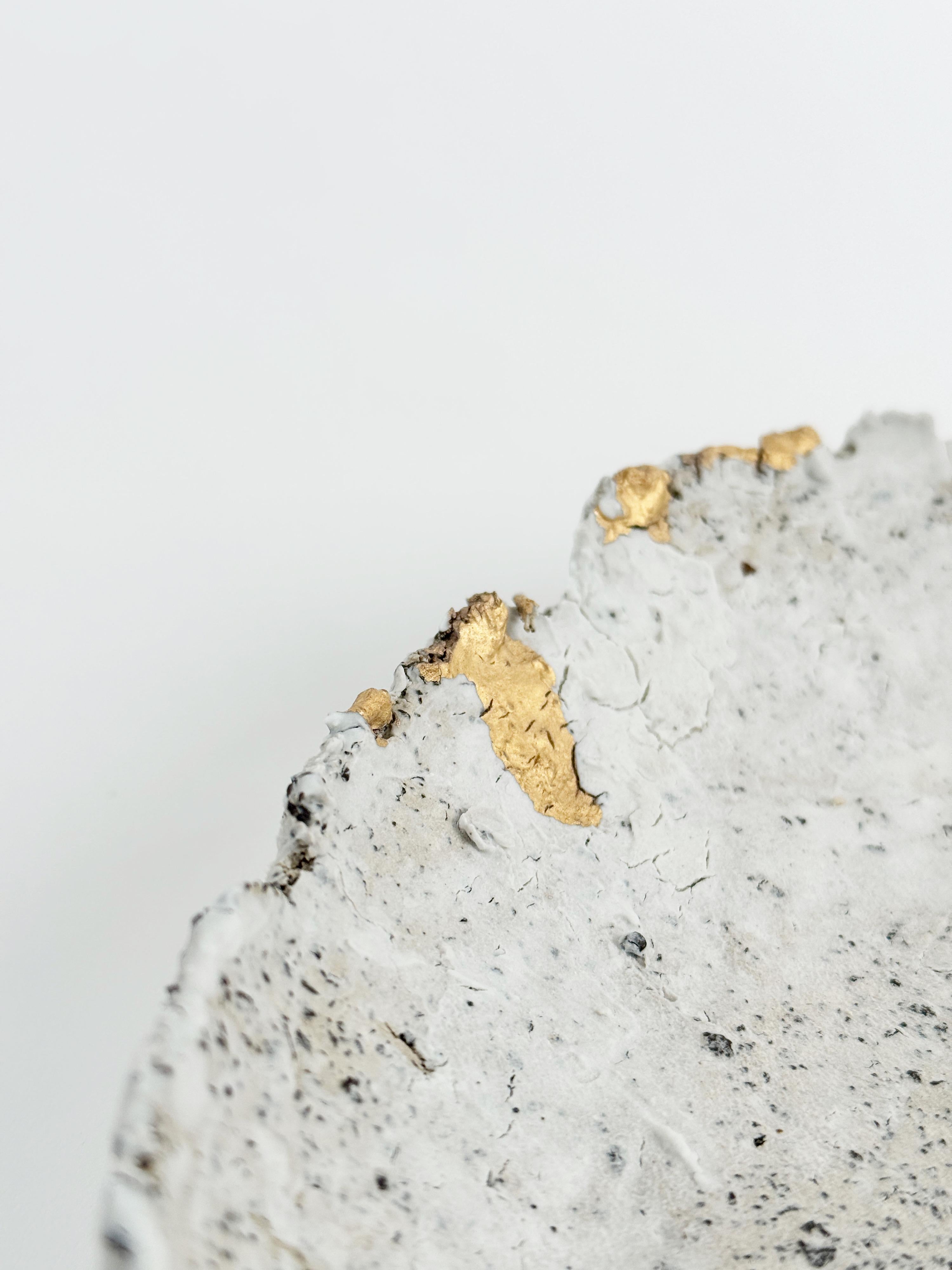 Räucherstäbchenhalter aus Porzellan und Steingut, mit Gold überzogen im Zustand „Neu“ im Angebot in Joniskio rajonas, LT