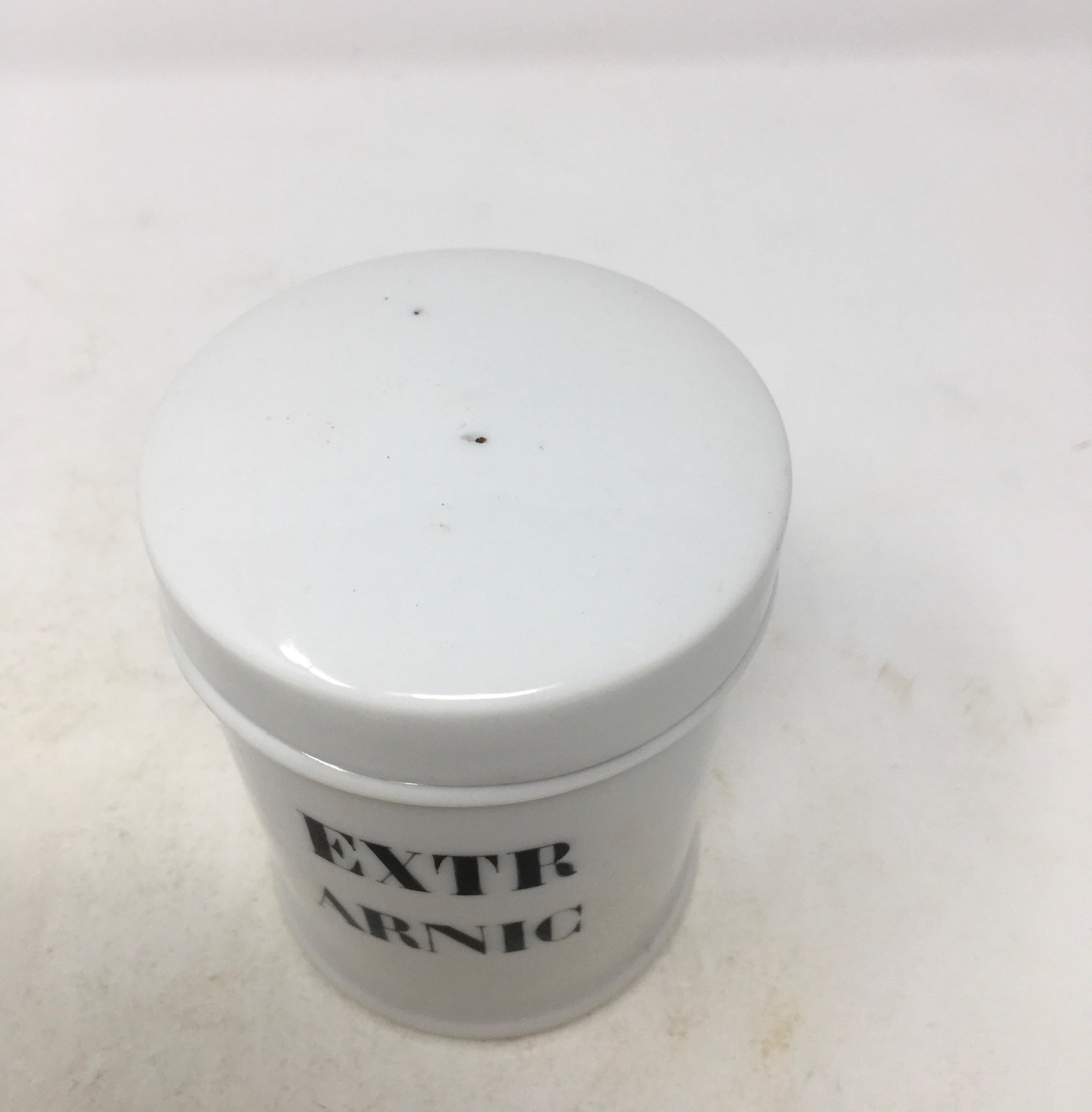 This is a porcelain apothecary jar, from the early 20th century, found in France. The label reads EXTR ARNIC. A great kitchen piece.


This piece weighs 1 lb.