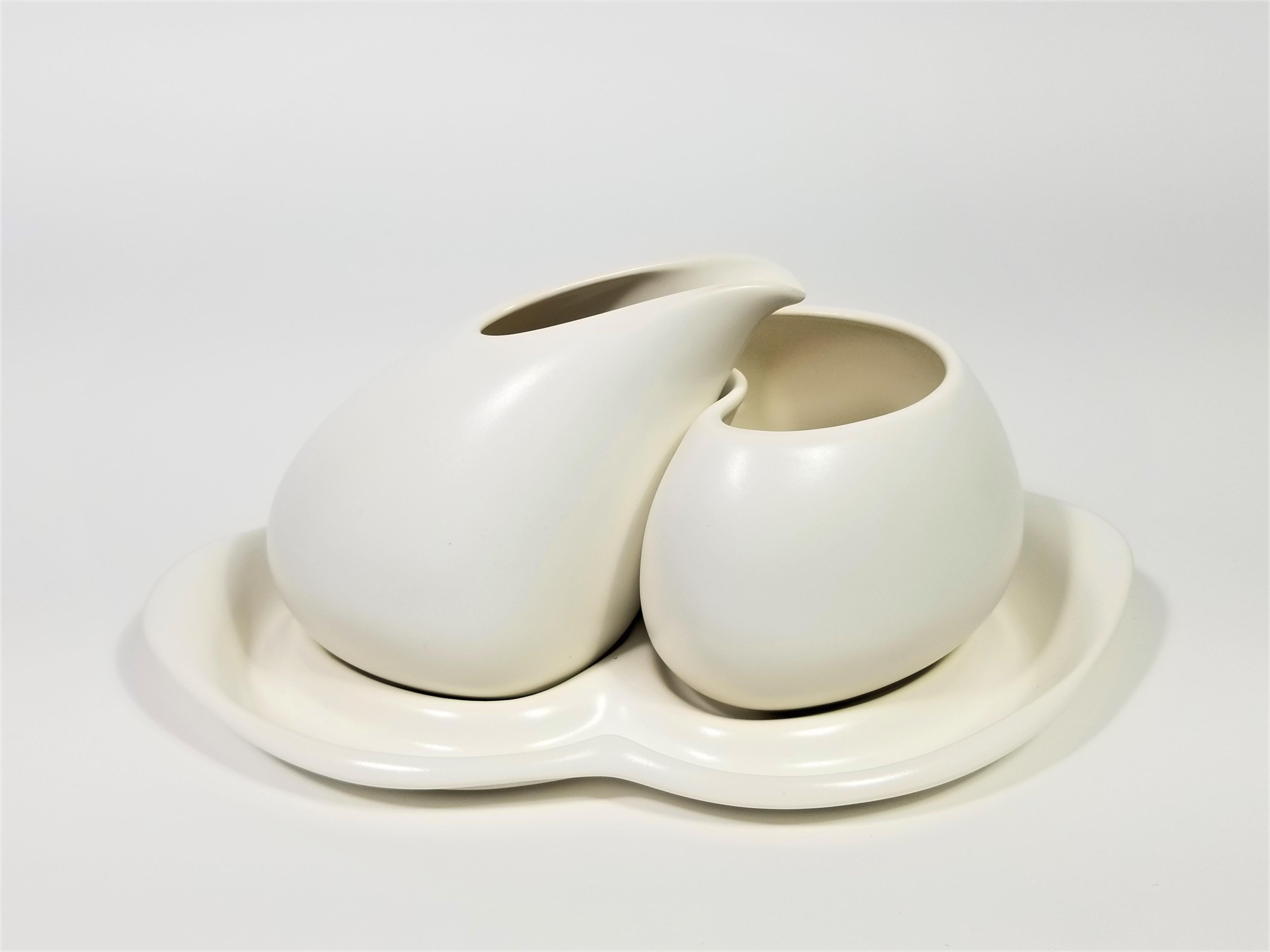 Porcelain Artist Signed Sculptural Modernist Cream and Sugar Set For Sale 2