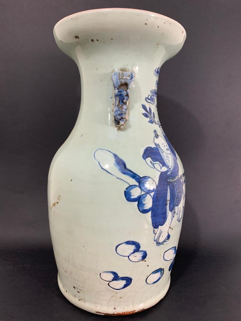 Beautiful baluster vase in Chinese porcelain called 