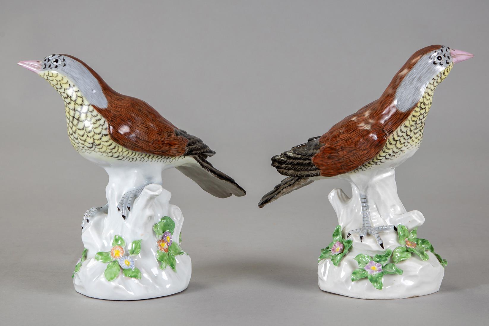 Porcelain Birds by Samson, Pair In Good Condition For Sale In Sheffield, MA
