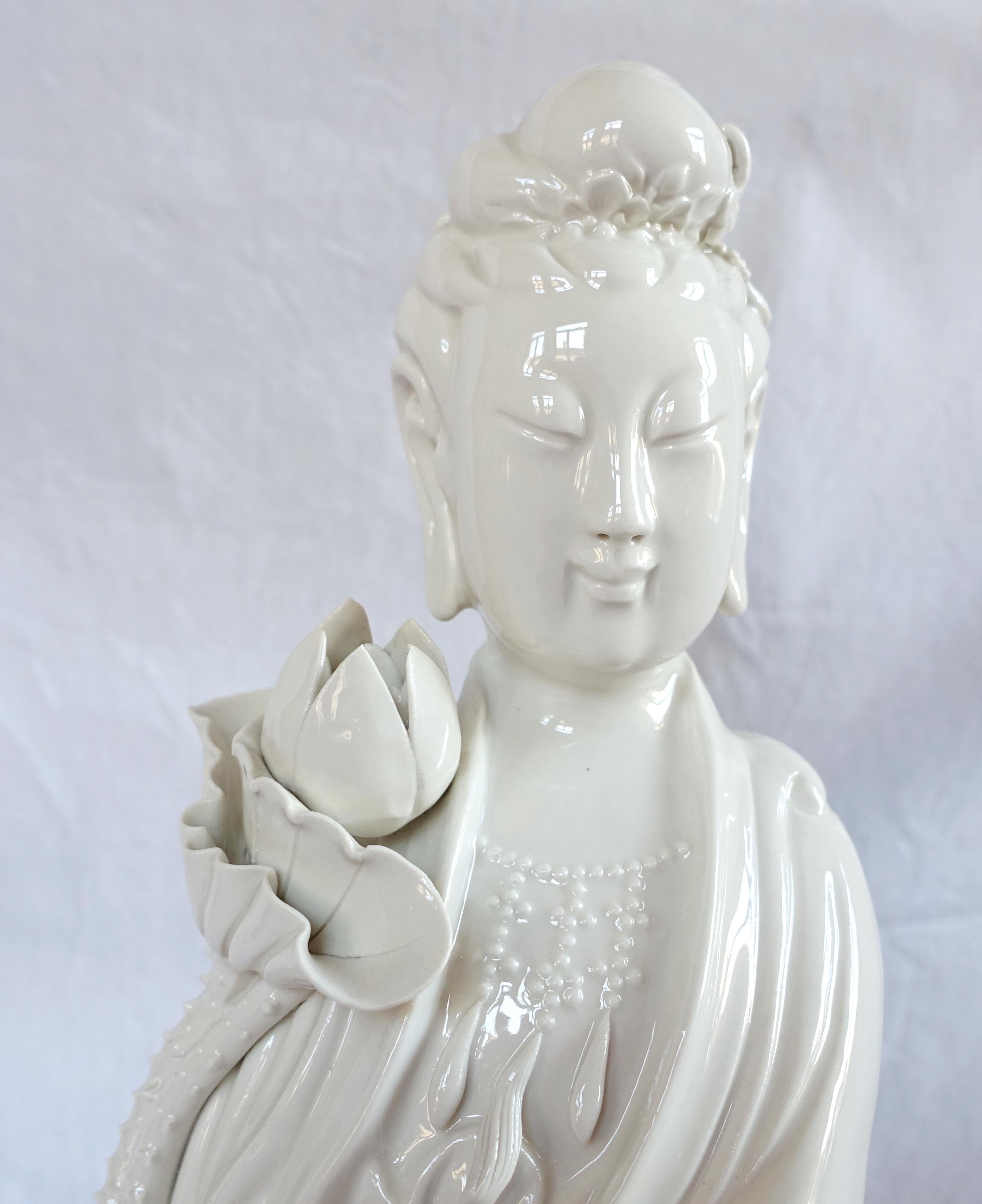 Chinese Export Porcelain Blanc de Chine Guanyin statue, China circa 1900 - 51cm For Sale