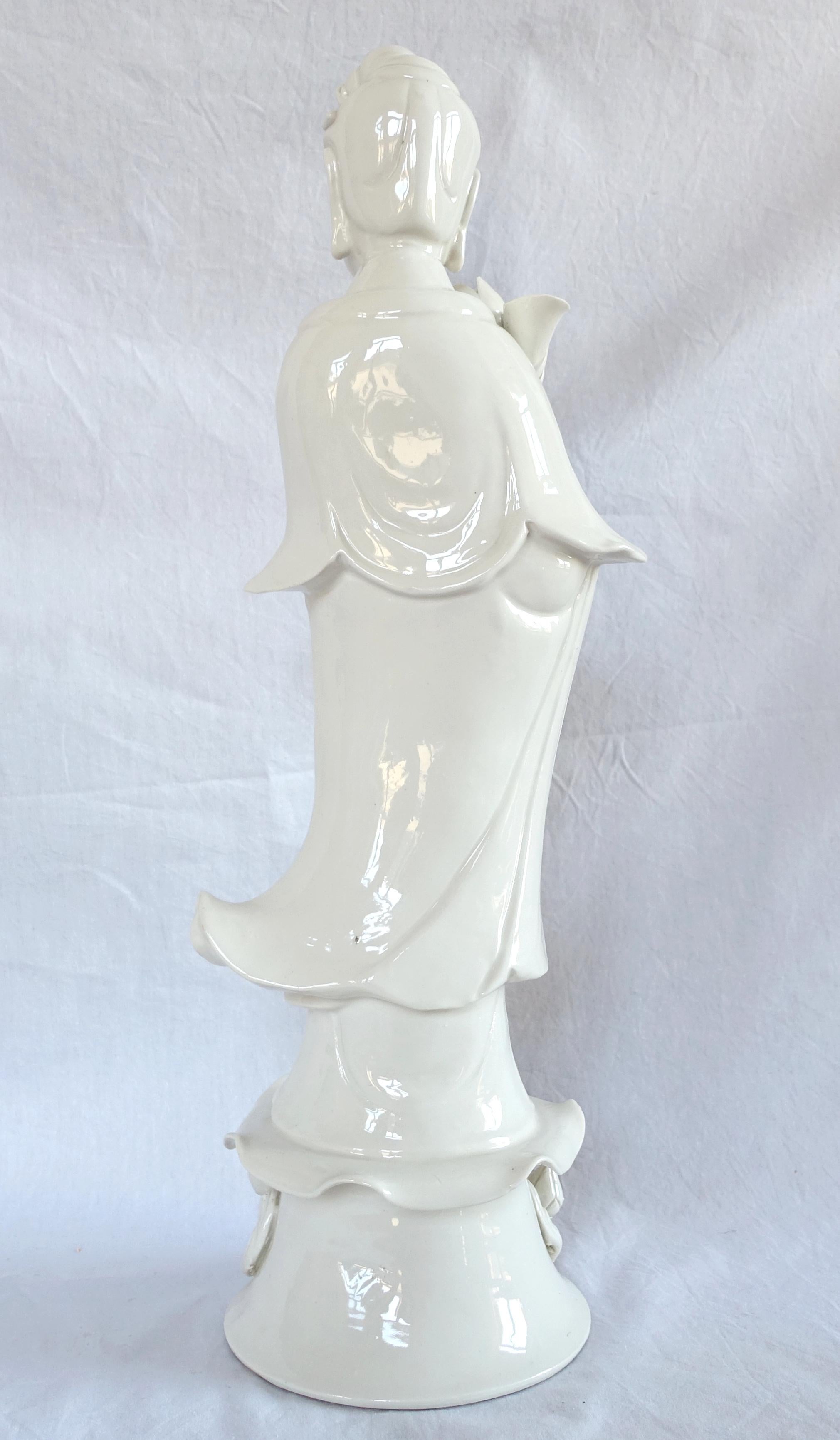 Porcelain Blanc de Chine Guanyin statue, China circa 1900 - 51cm In Fair Condition For Sale In GRENOBLE, FR