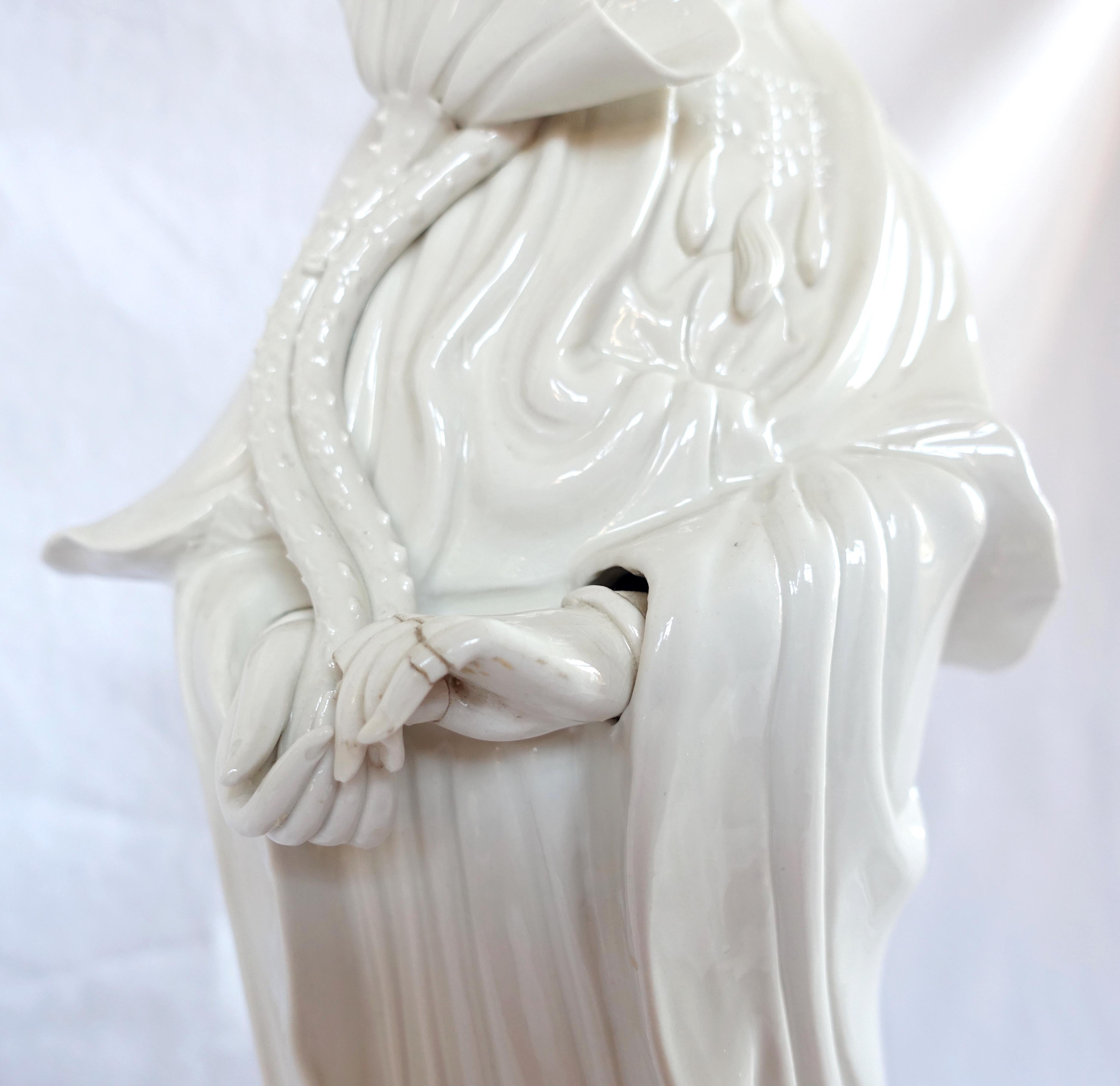 Porcelain Blanc de Chine Guanyin statue, China circa 1900 - 51cm For Sale 1