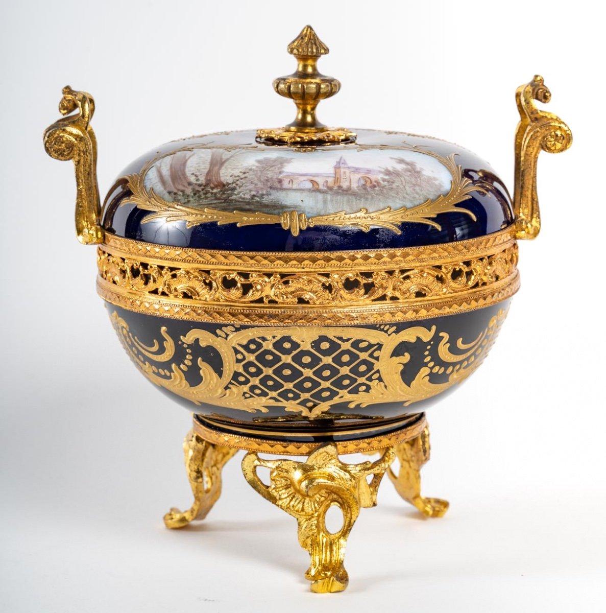 Mid-19th Century Porcelain Bonbonniere, Sèvres, Napoleon III