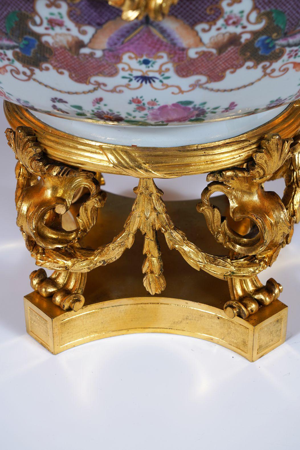 Exportation chinoise Bol en porcelaine, Compagnie des Indes, France (monture) - Chine, 18e/19e siècle en vente