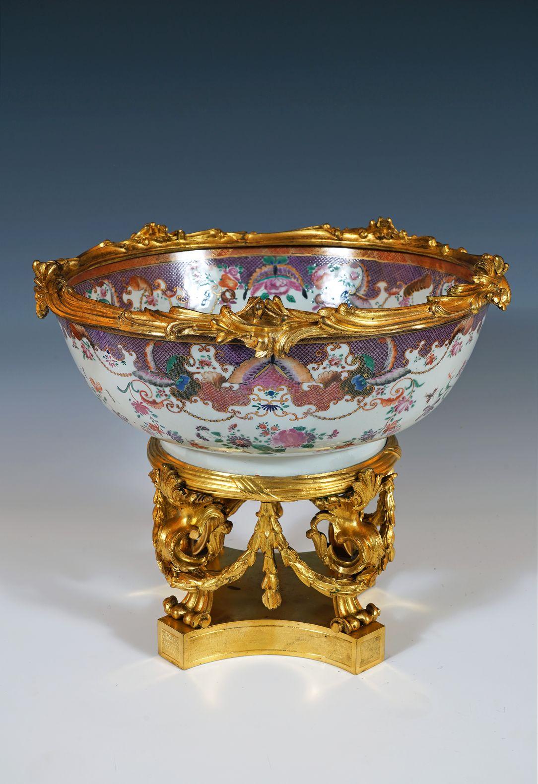 Bronze Bol en porcelaine, Compagnie des Indes, France (monture) - Chine, 18e/19e siècle en vente