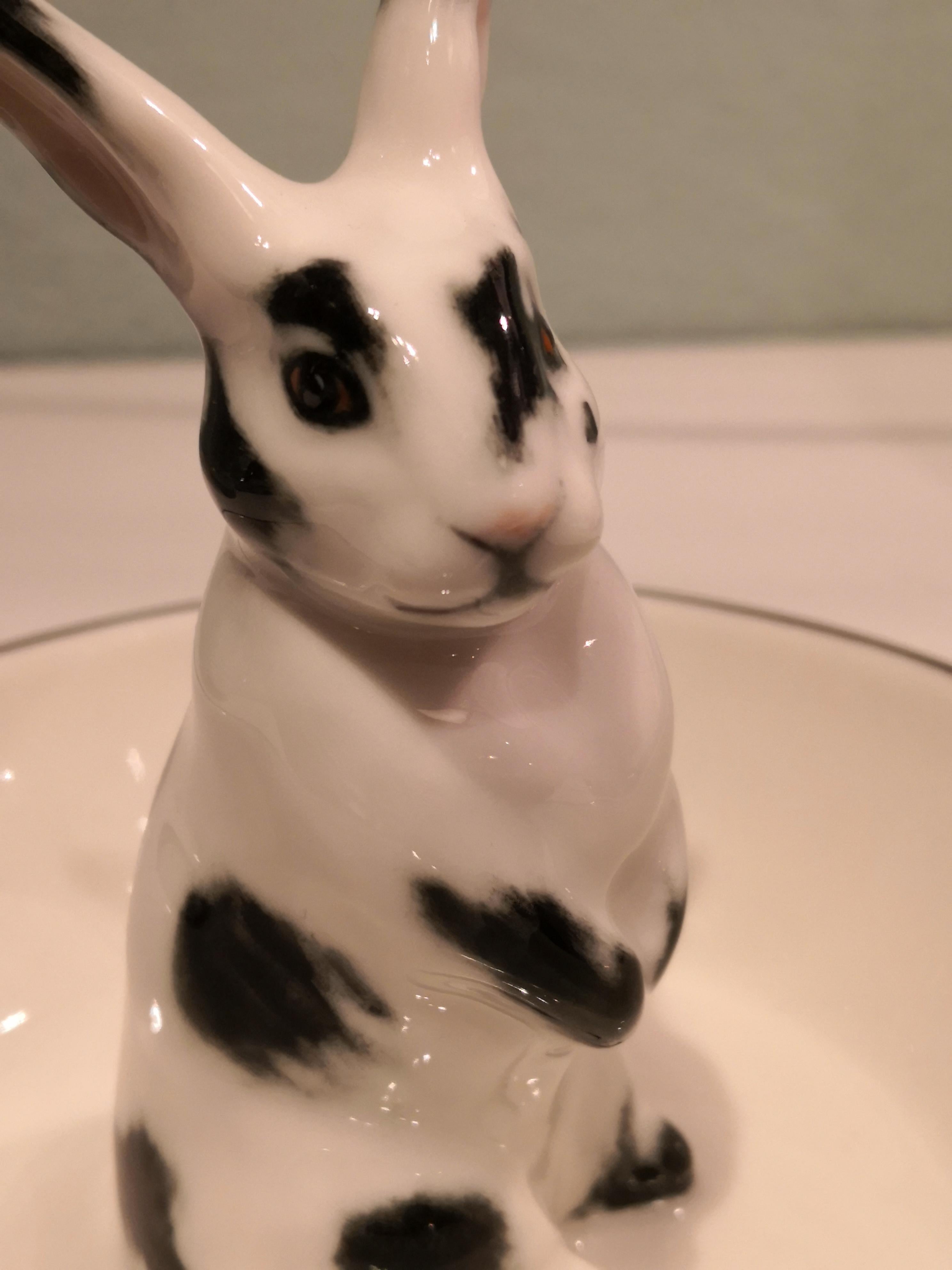 Allemand Bol en porcelaine peint à la main avec une figurine de lapin Sofina Boutique Kitzbuehel en vente