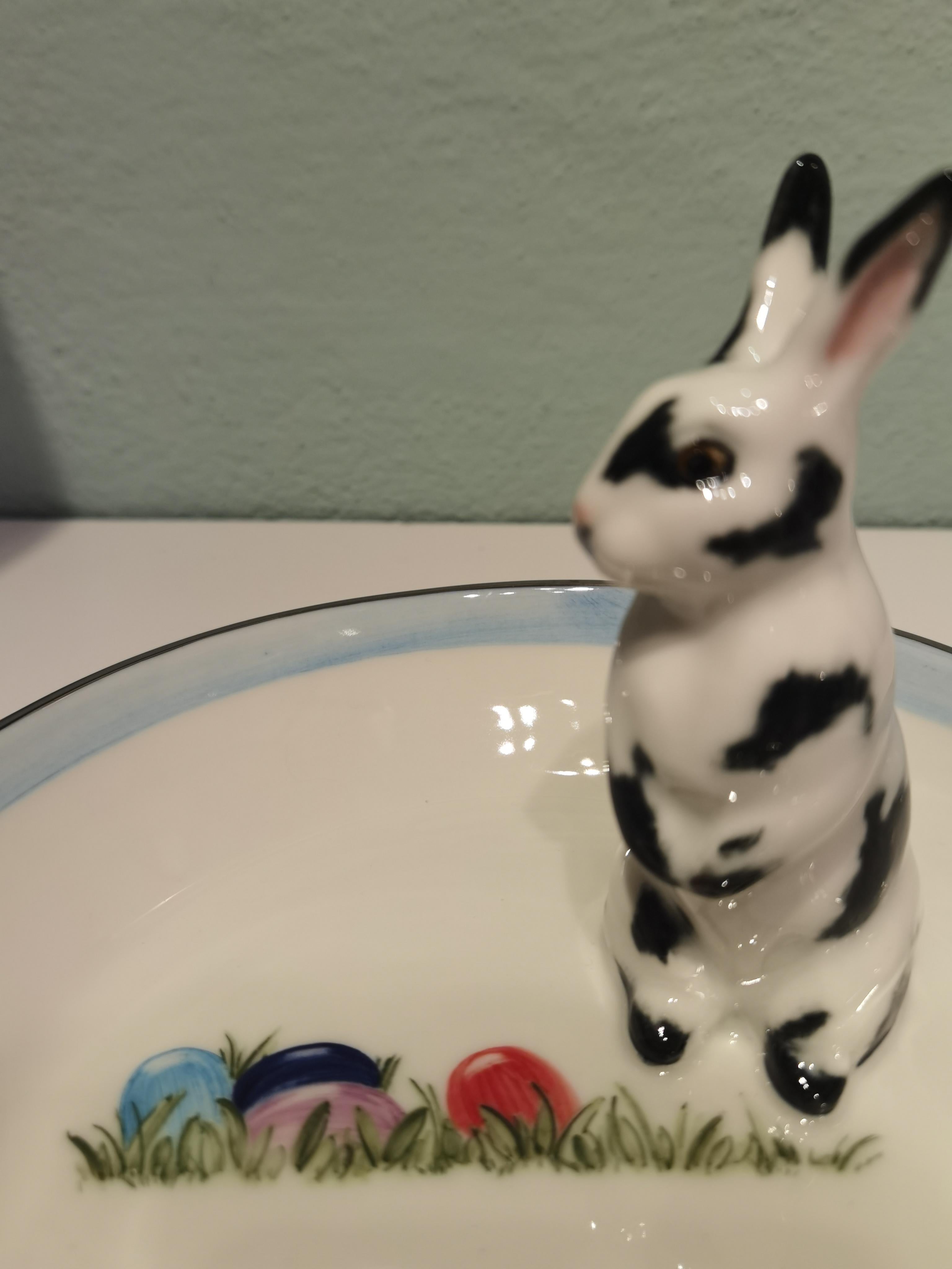 Allemand Bol en porcelaine figurine de lapin de Pâques peint à la main Sofina Boutique Kitzbuehel en vente