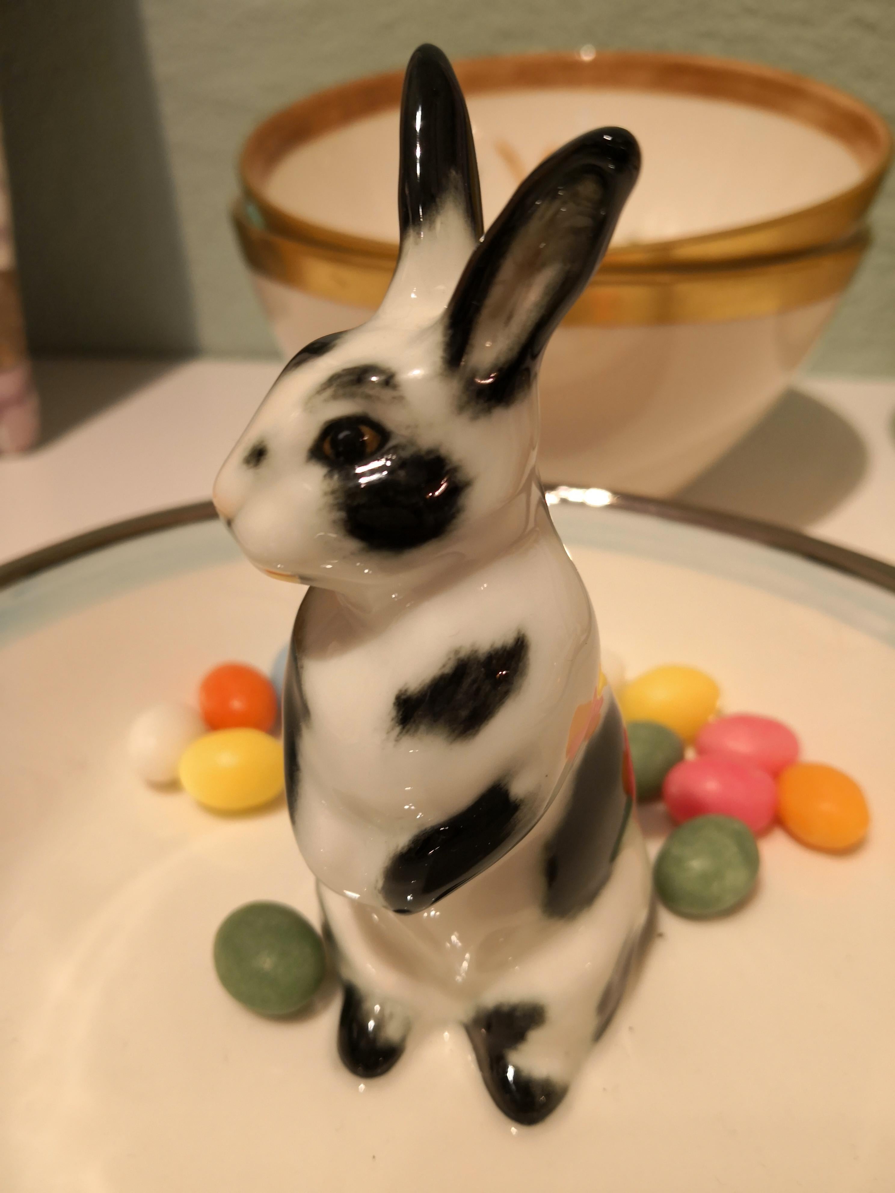 Porcelain Bowl Hand Painted with Rabbit Figure Sofina Boutique Kitzbuehel In New Condition For Sale In Kitzbuhel, AT
