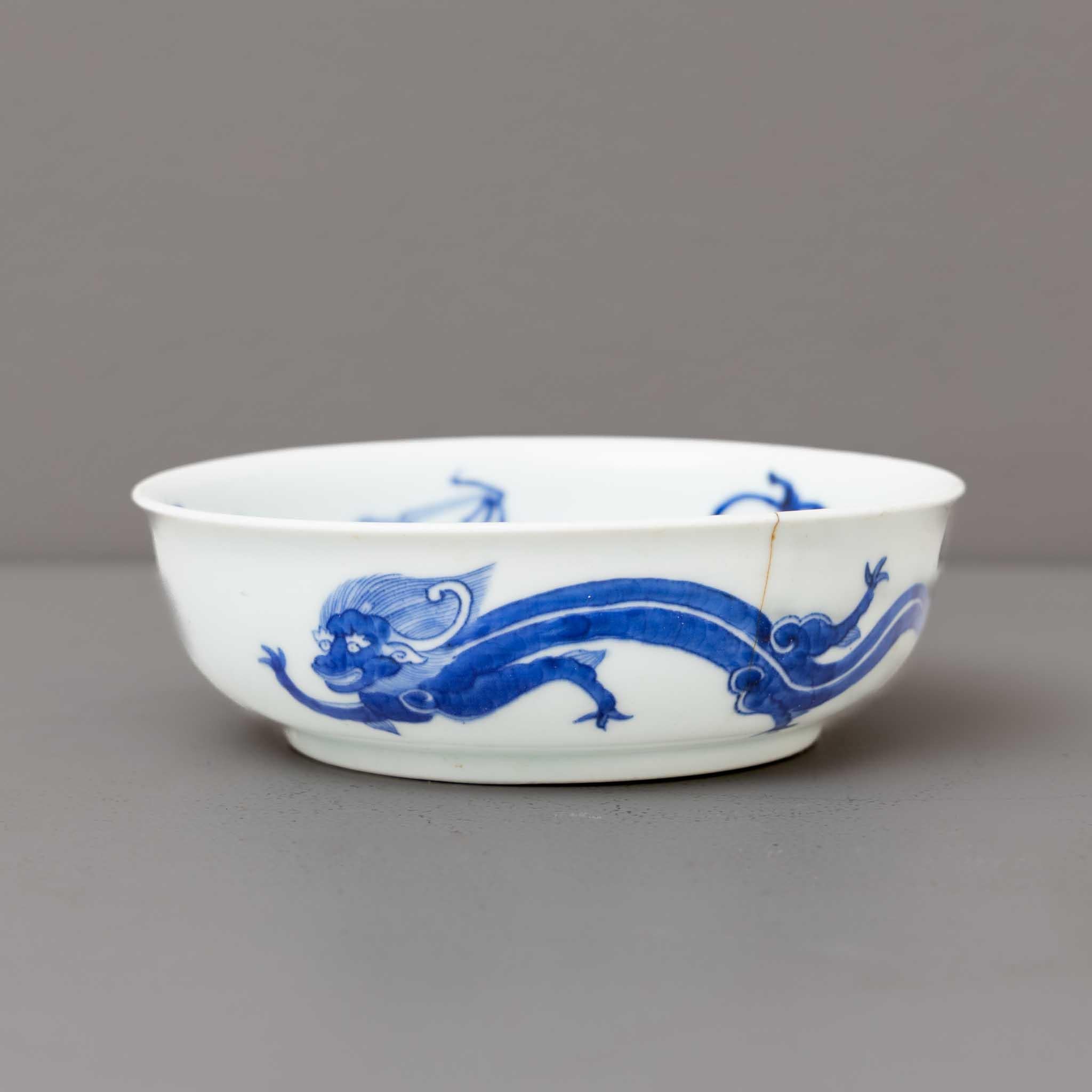 Chinese Porcelain Bowl with Dragon Decoration, 長 富 春 貴, Qianlong, 1735-1796