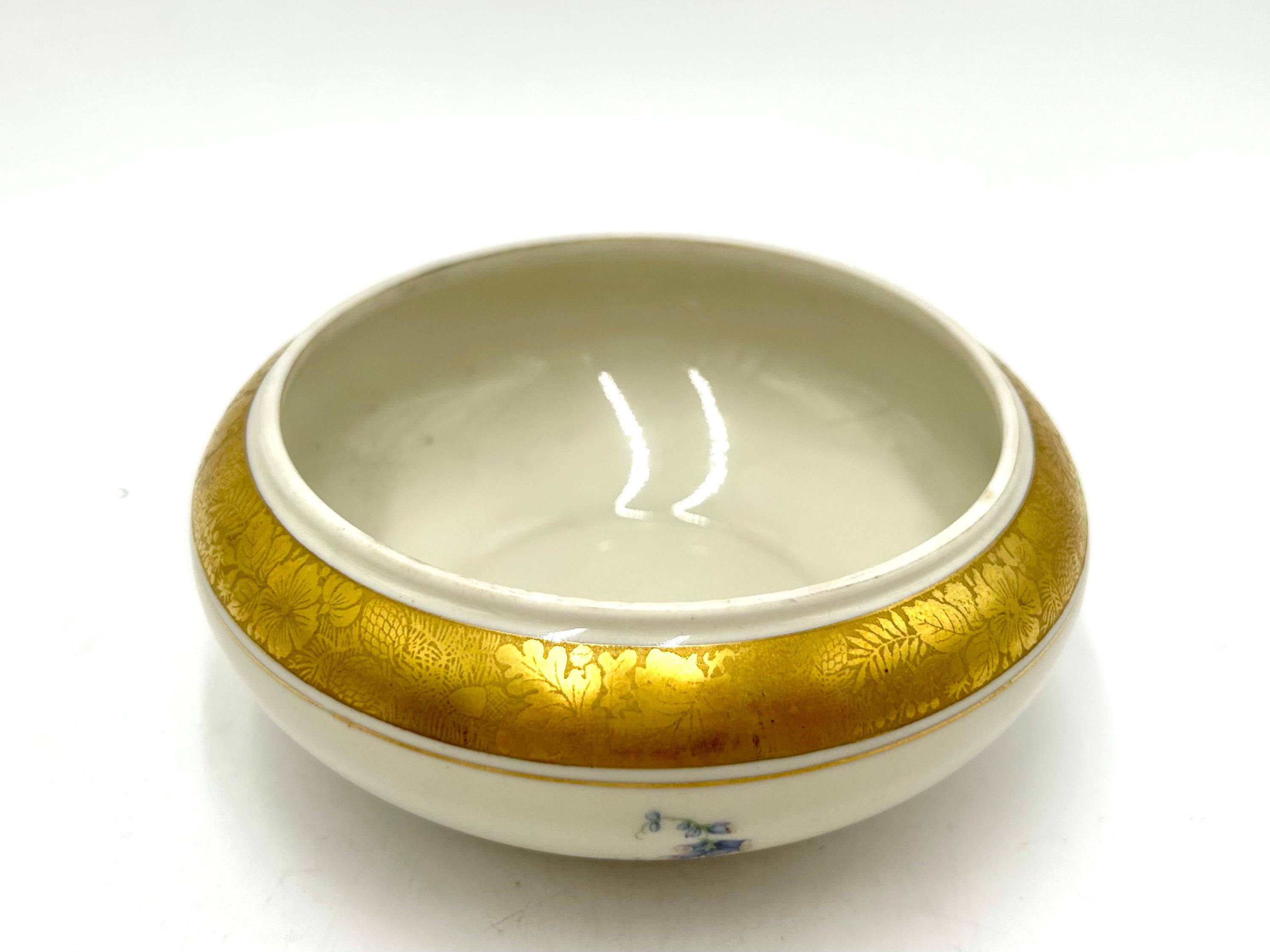 Porcelain Bowl with Gilding, Rosenthal, Germany, 1949 In Good Condition For Sale In Chorzów, PL