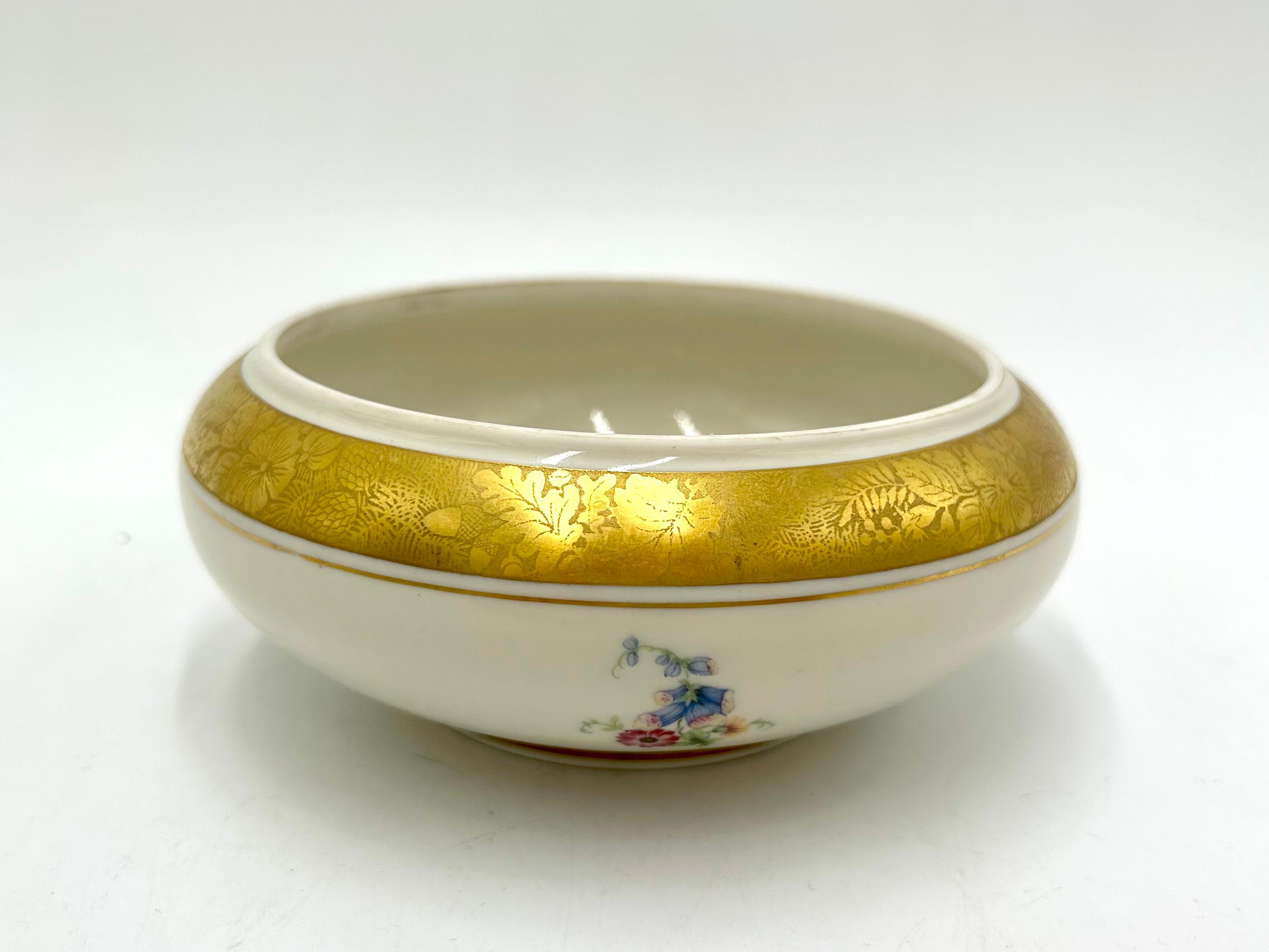 Porcelain Bowl with Gilding, Rosenthal, Germany, 1949 For Sale 1
