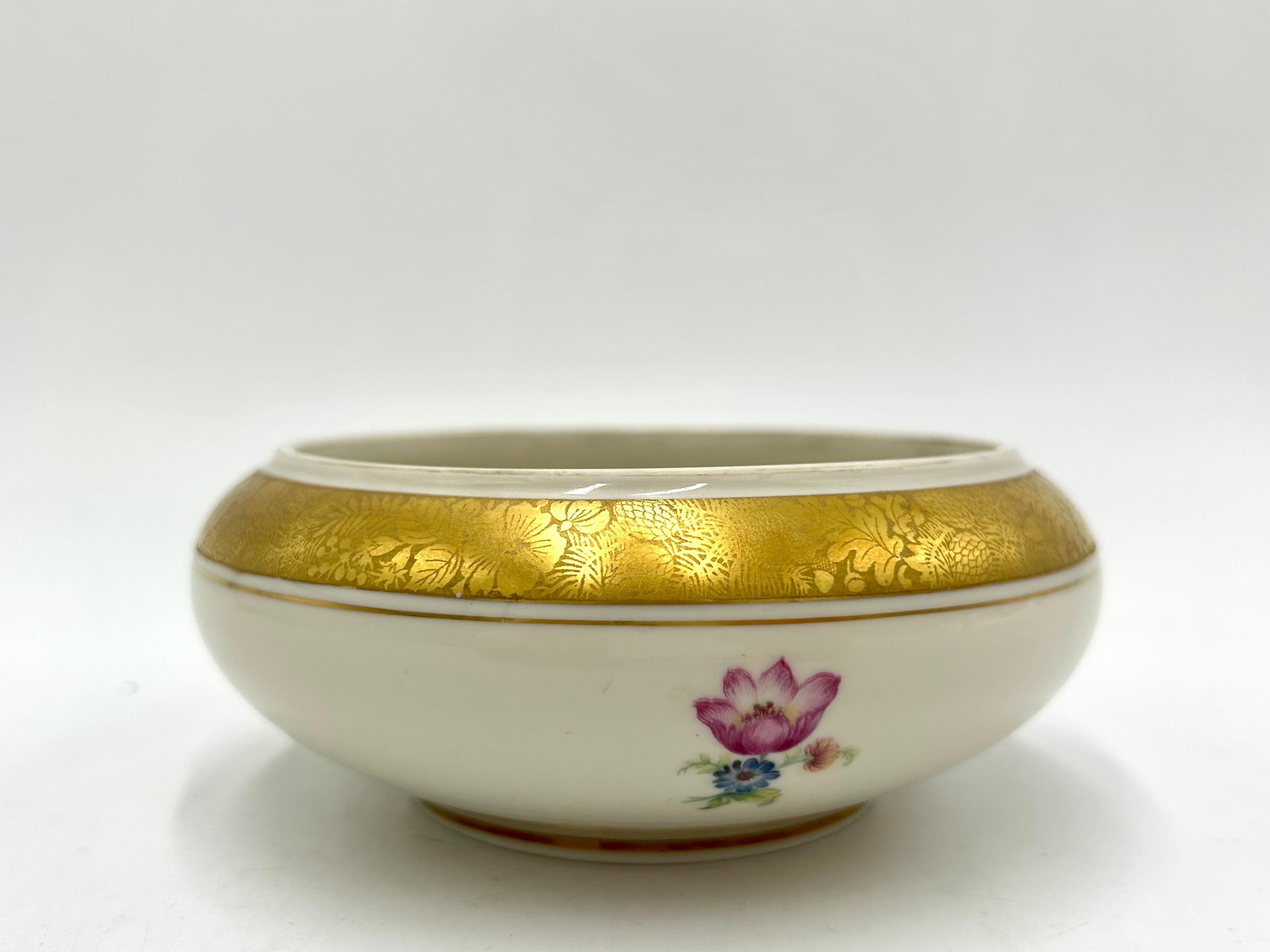 Porcelain Bowl with Gilding, Rosenthal, Germany, 1949 For Sale 2