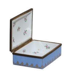 Caja de porcelana, inglesa, finales del siglo XIX