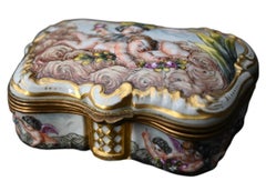 Porcelain Box Italian Capodimonte XIXth Century.