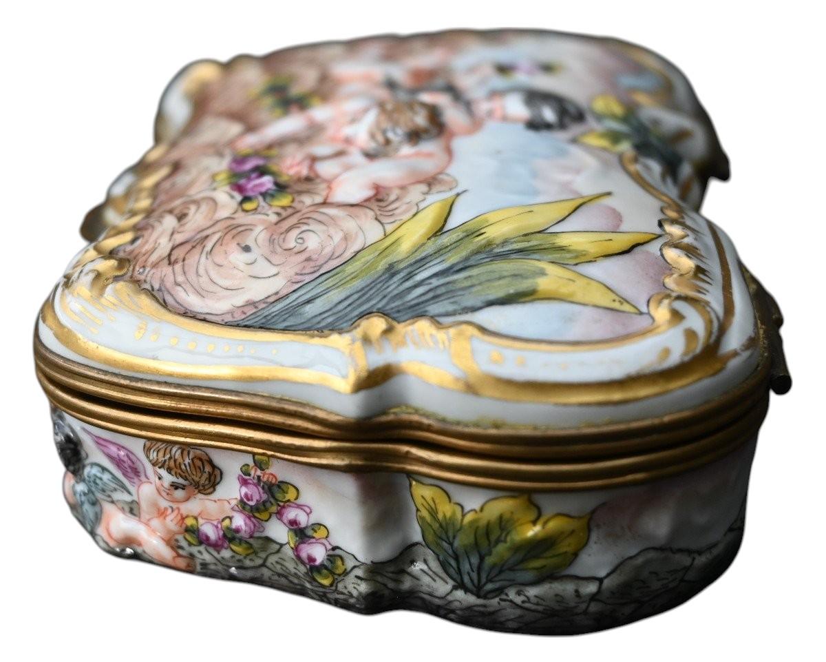 Caja de porcelana italiana Capodimonte Siglo XIX. Rococó en venta