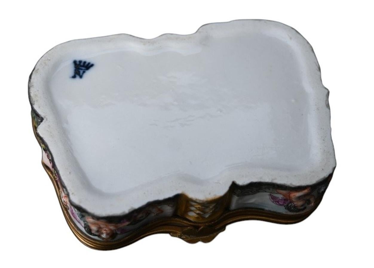 Caja de porcelana italiana Capodimonte Siglo XIX. Italiano en venta