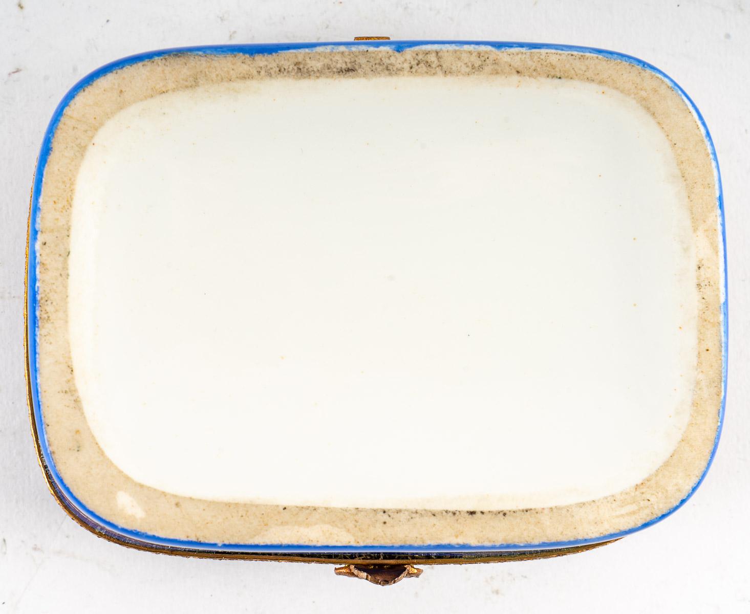 Porzellanschachtel, spätes 19. bis frühes 20. Jahrhundert im Zustand „Gut“ im Angebot in Saint-Ouen, FR