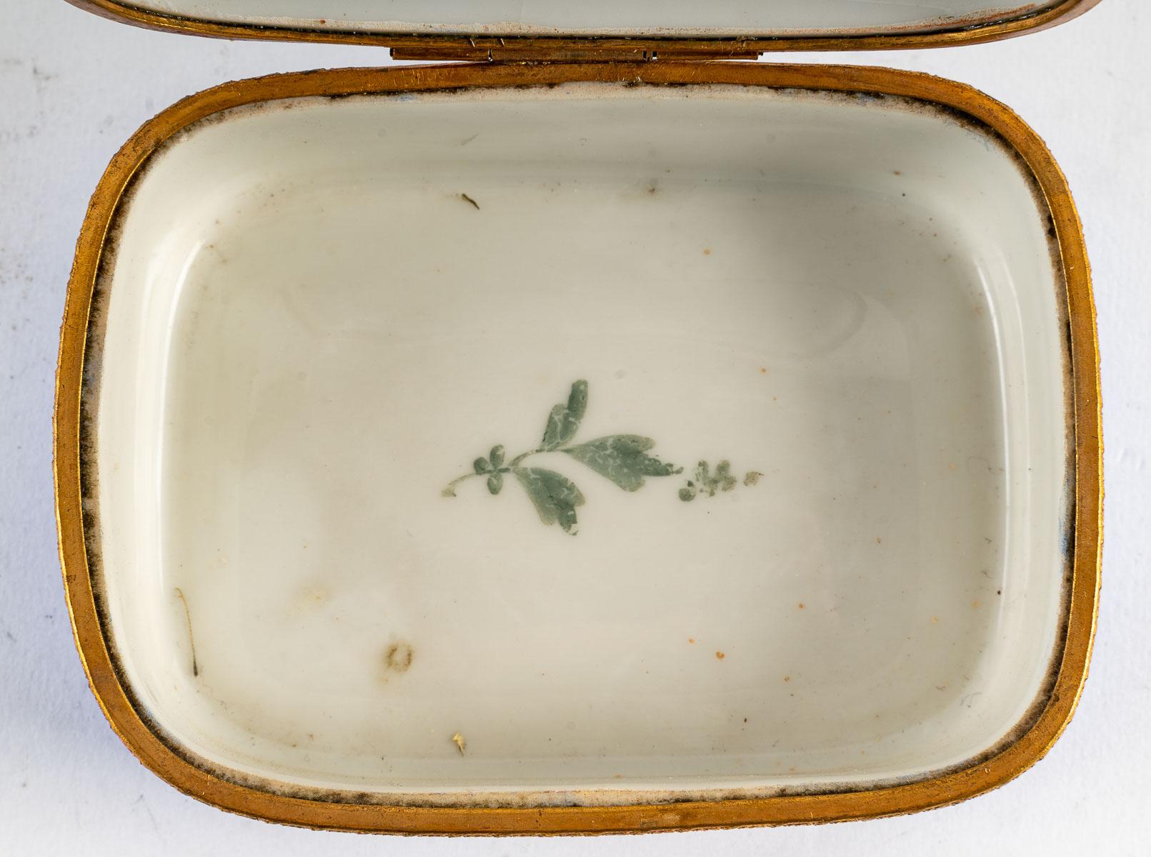 19th Century Porcelain Box, Late 19th-Early 20th Century For Sale