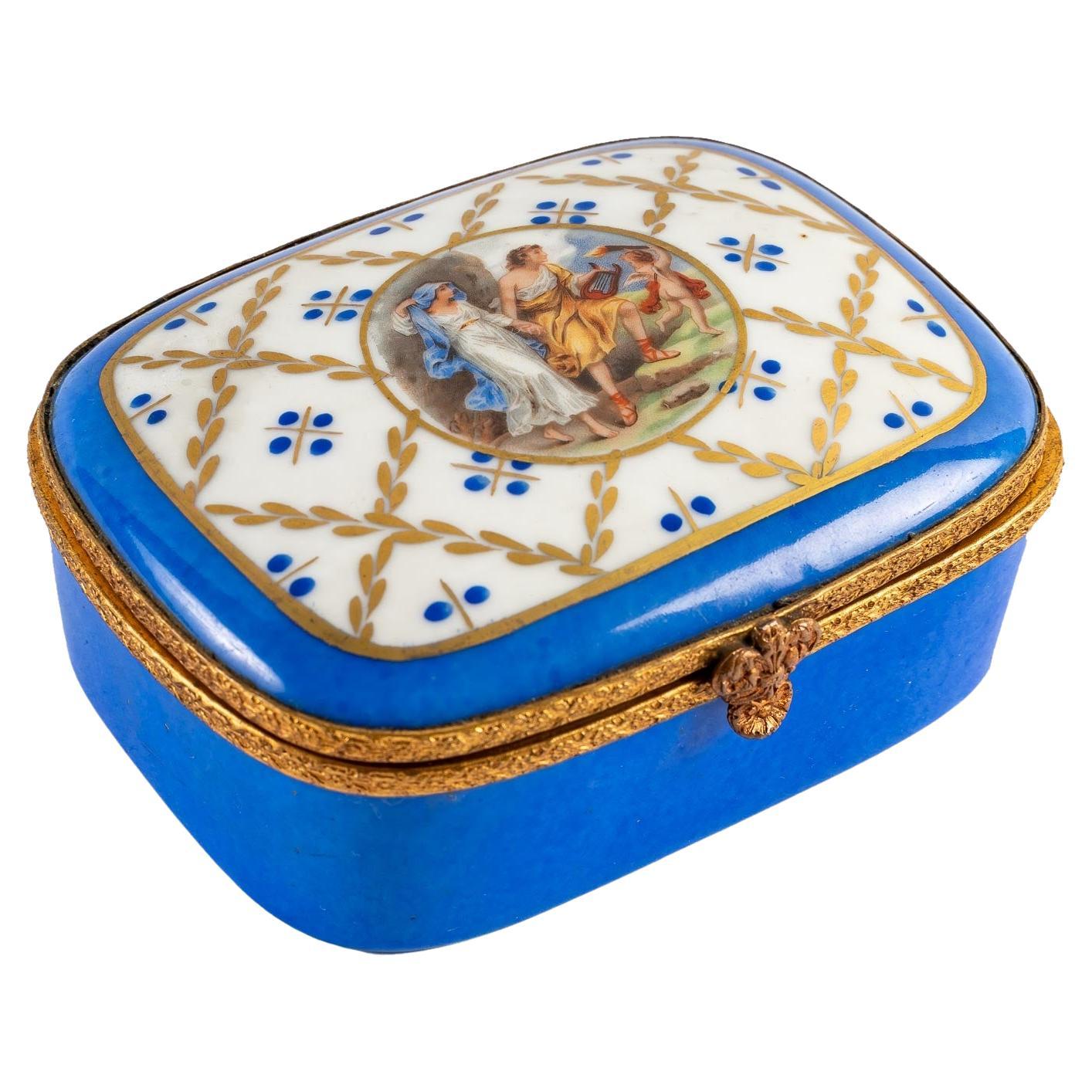 Porcelain Box, Late 19th-Early 20th Century For Sale